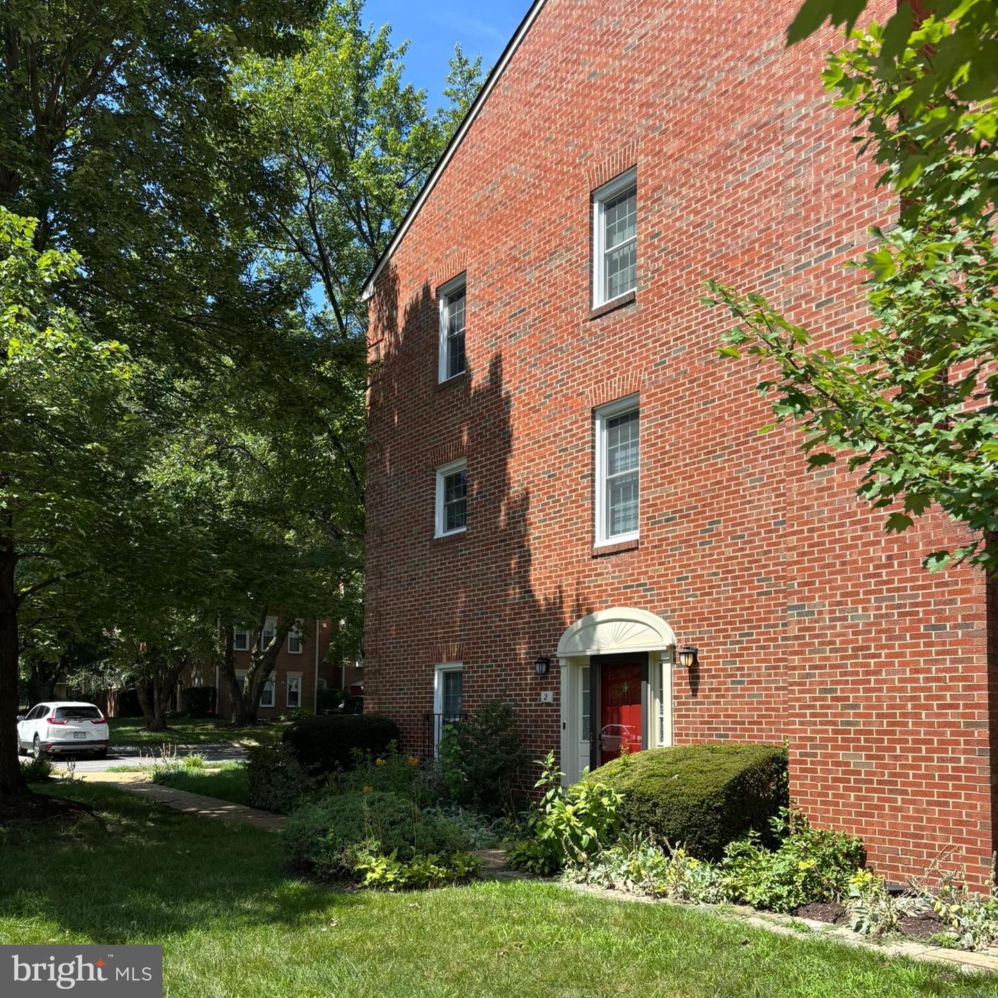 2 S MANCHESTER ST S