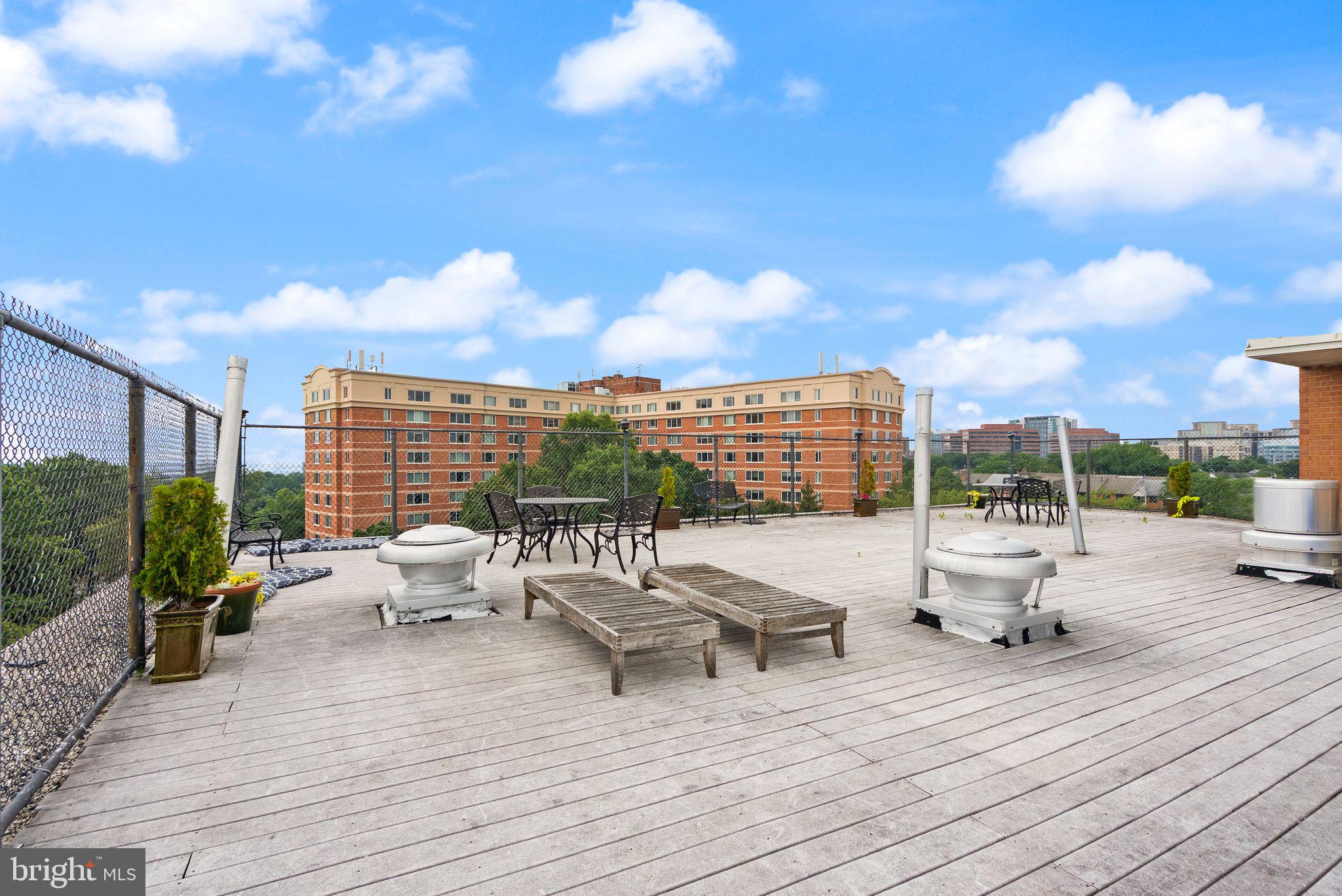 2030 N Adams St #911