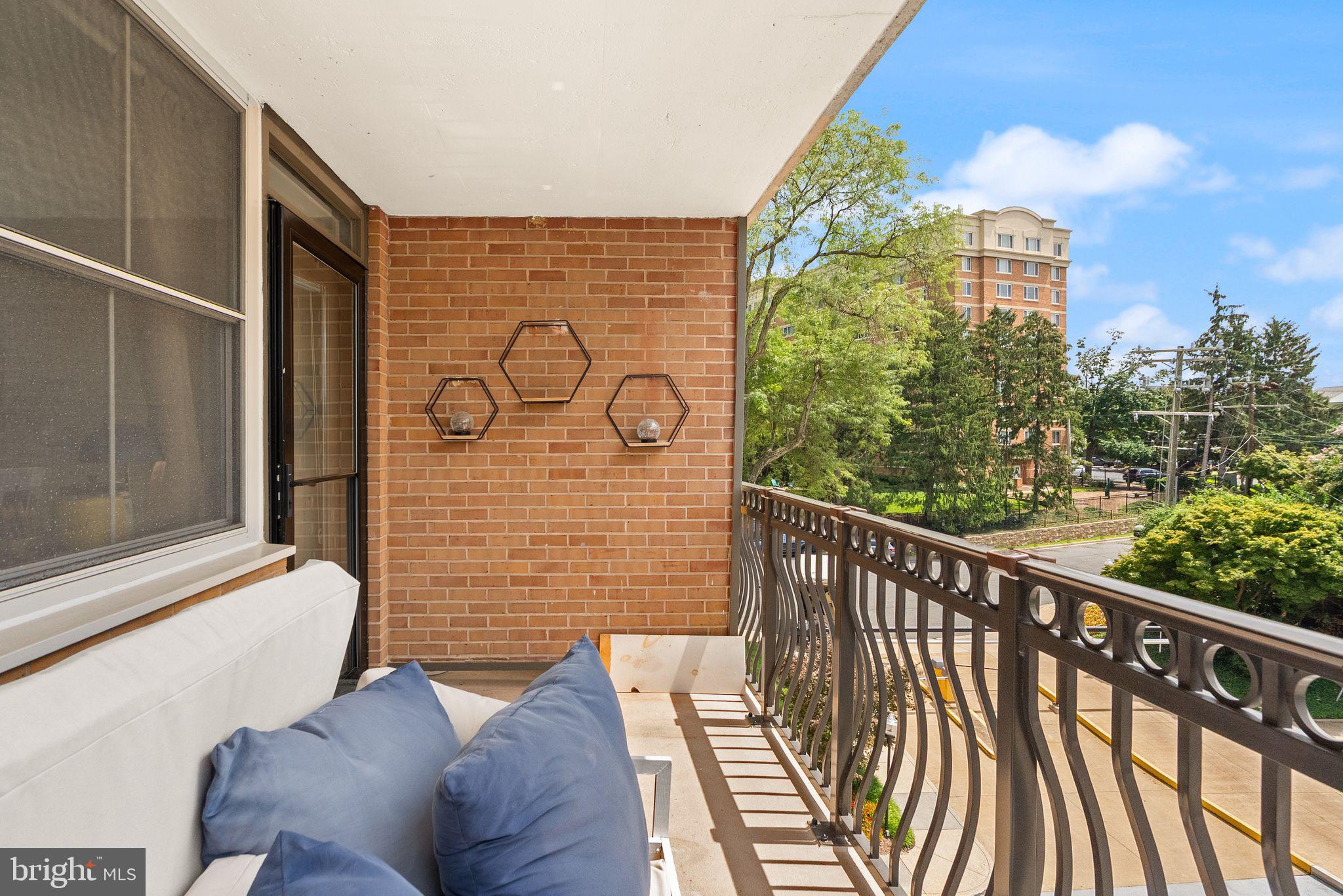 2030 N Adams St #911