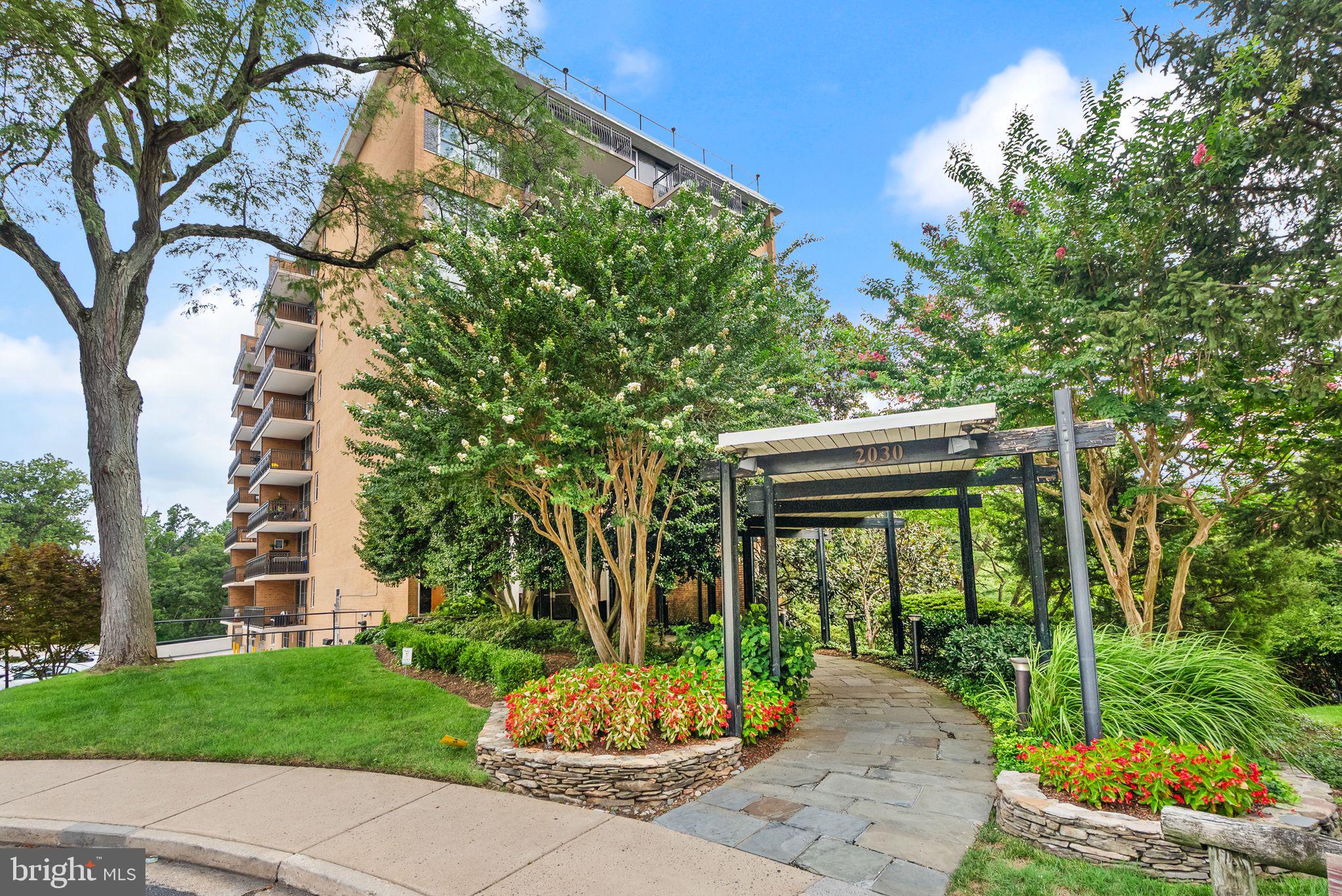 2030 N Adams St #911