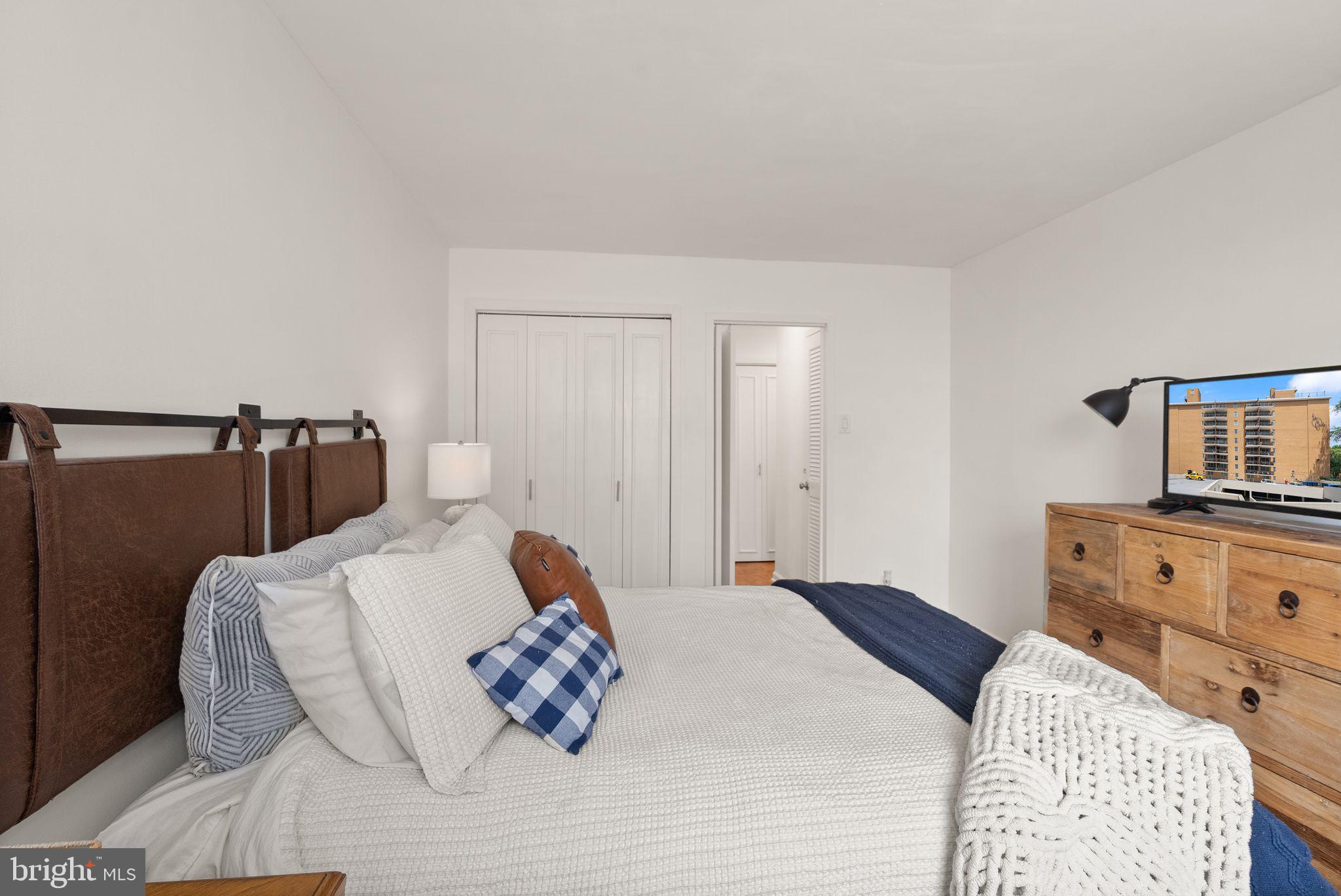 2030 N Adams St #911