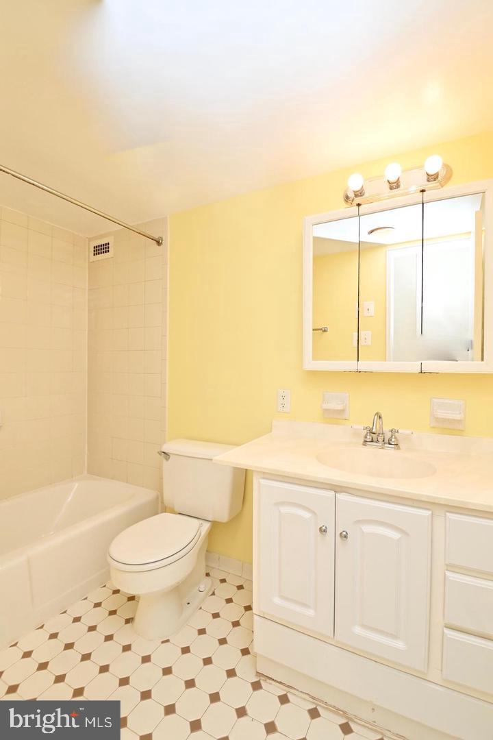 4600 S FOUR MILE RUN DR #637