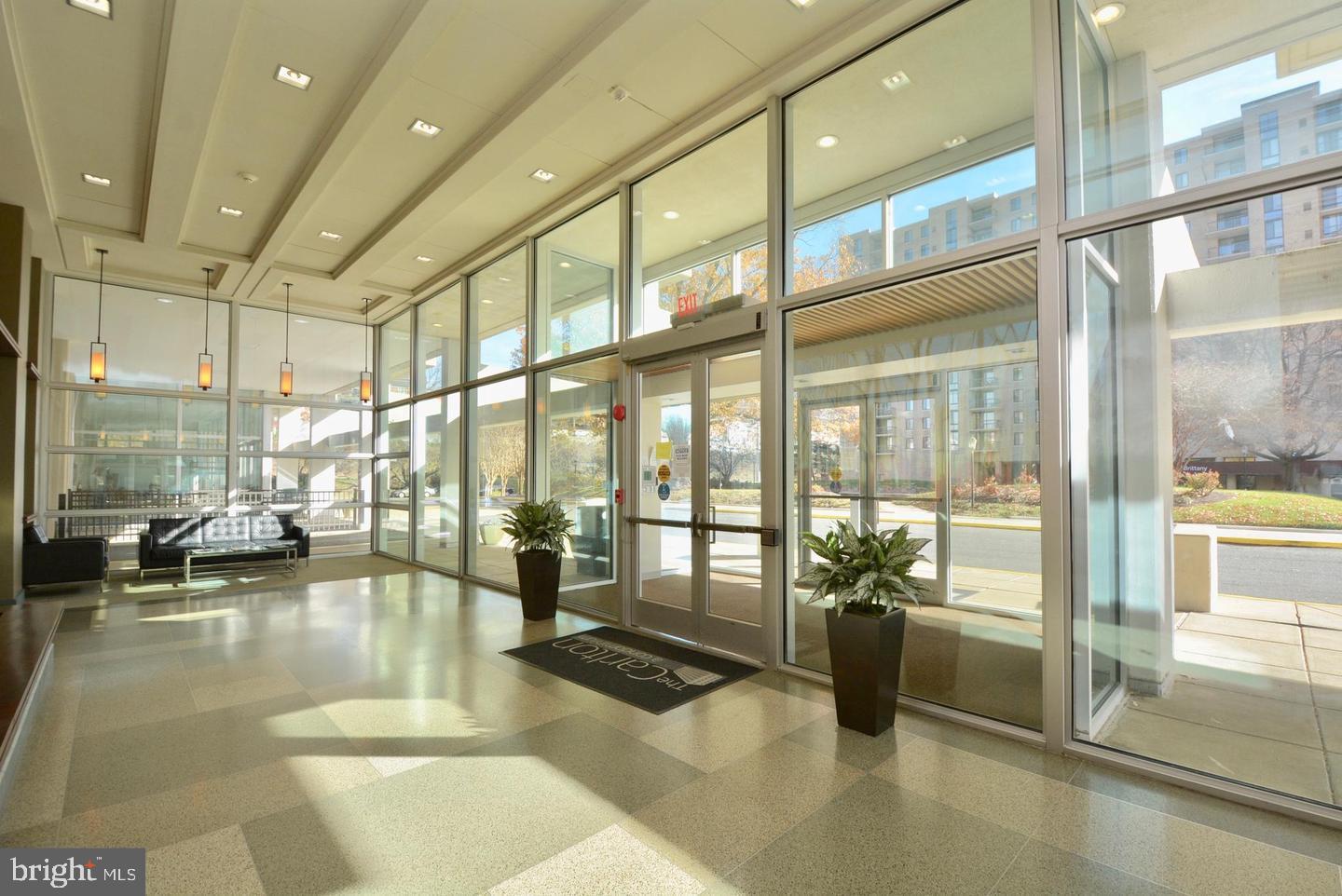 4600 S FOUR MILE RUN DR #637