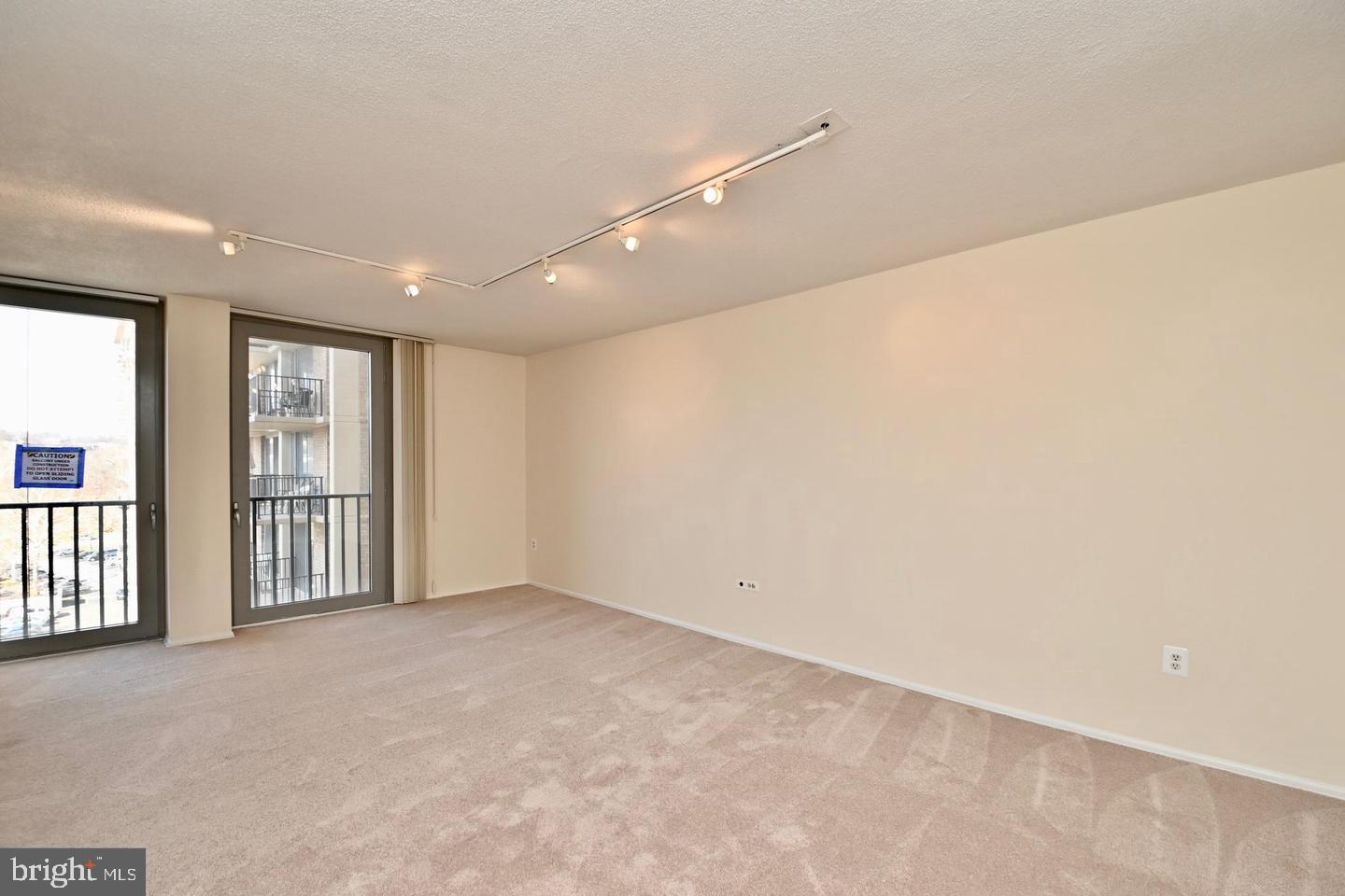 4600 S FOUR MILE RUN DR #637