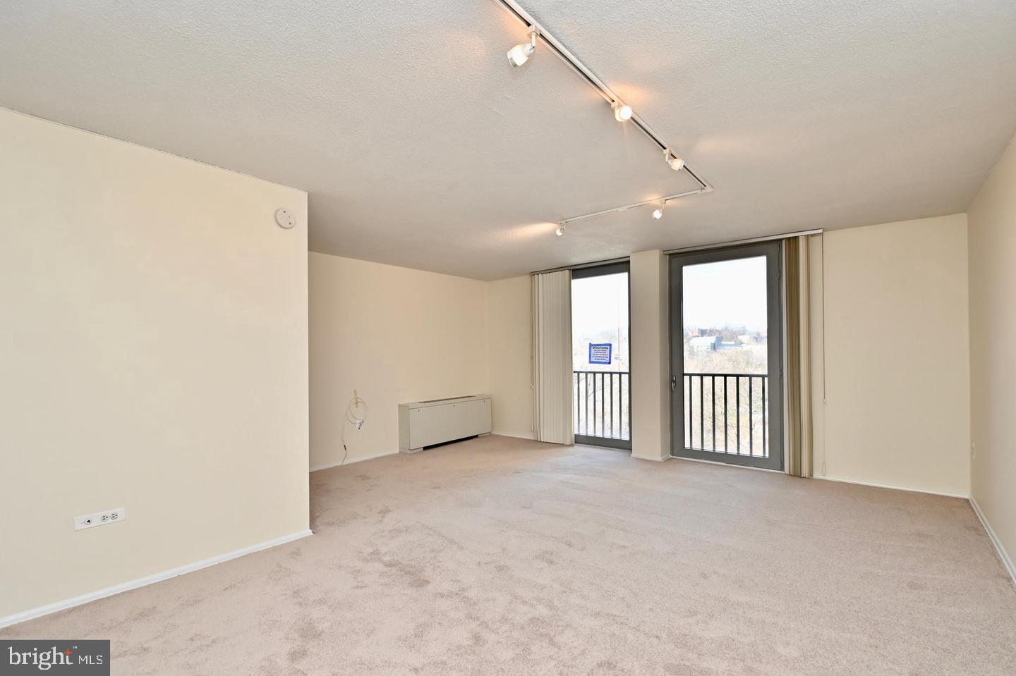 4600 S FOUR MILE RUN DR #637