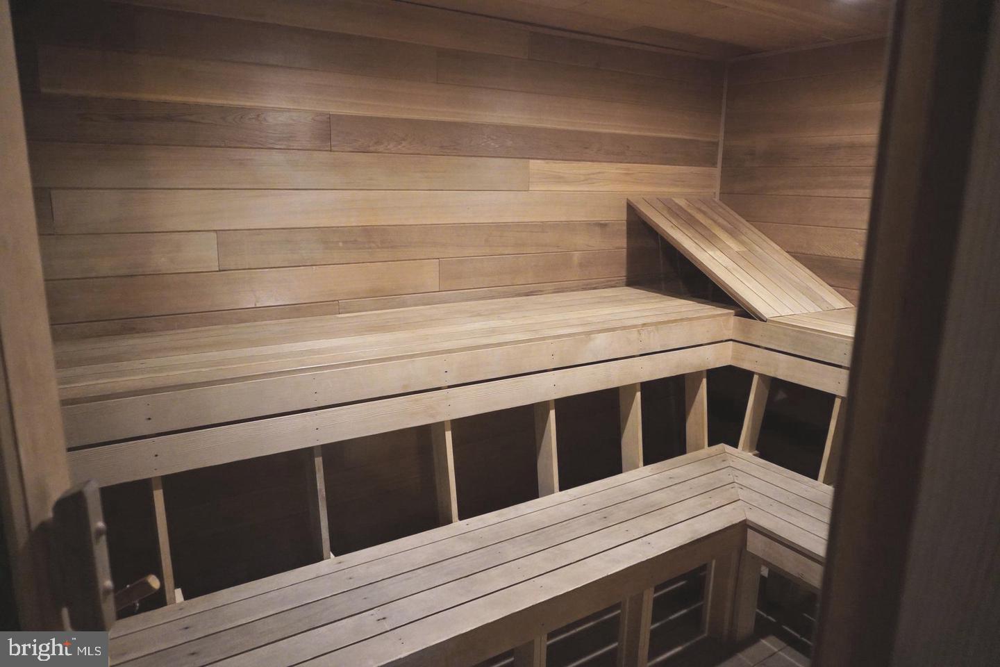 4600 S FOUR MILE RUN DR #637