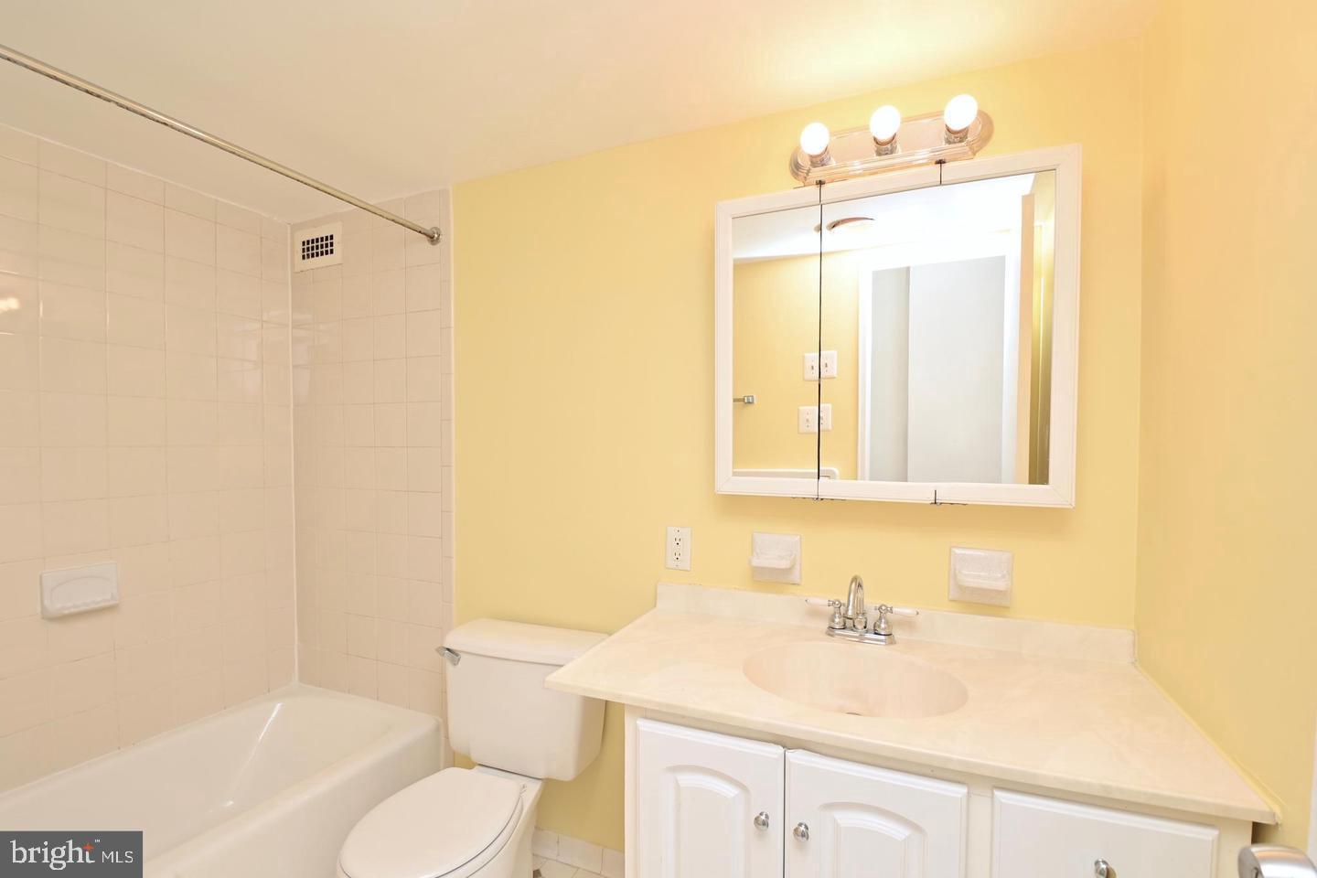 4600 S FOUR MILE RUN DR #637