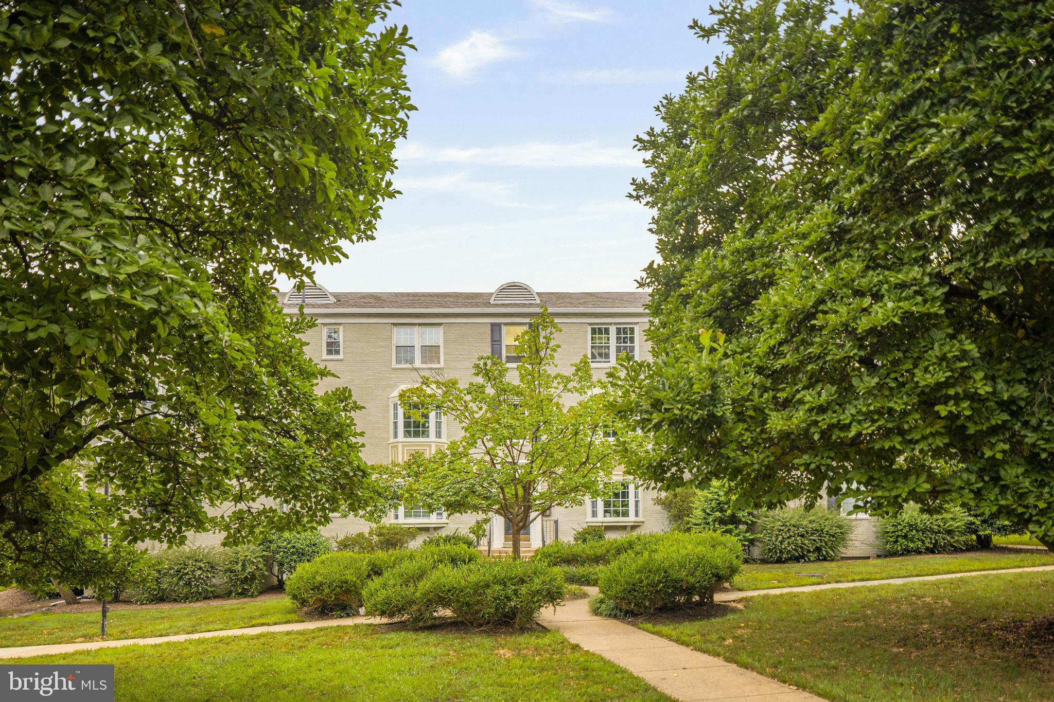 814 S ARLINGTON DR #102