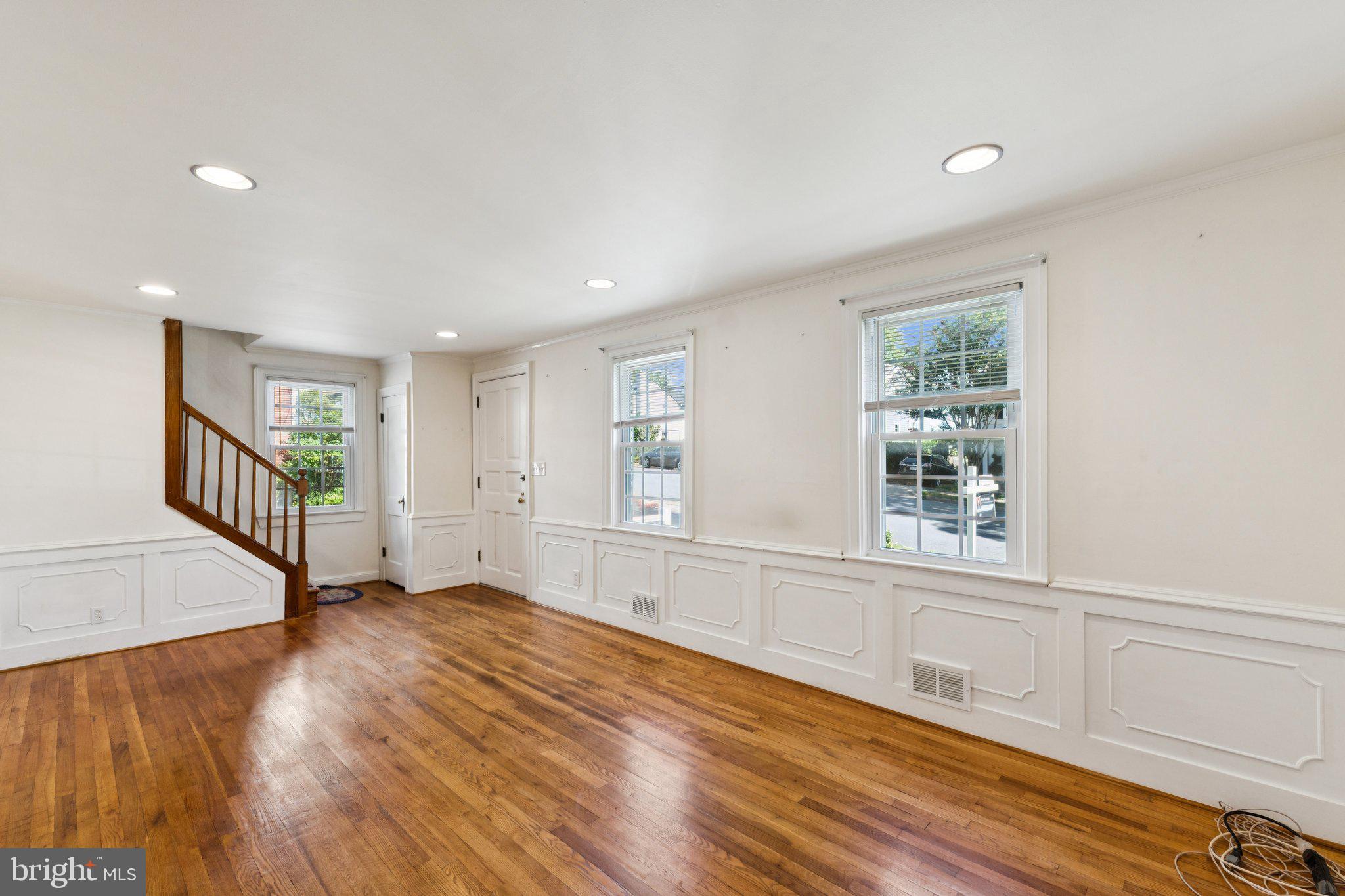 954 N LONGFELLOW STREET