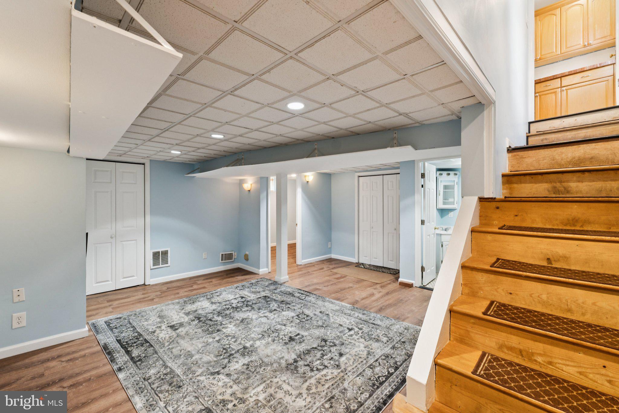 954 N LONGFELLOW STREET