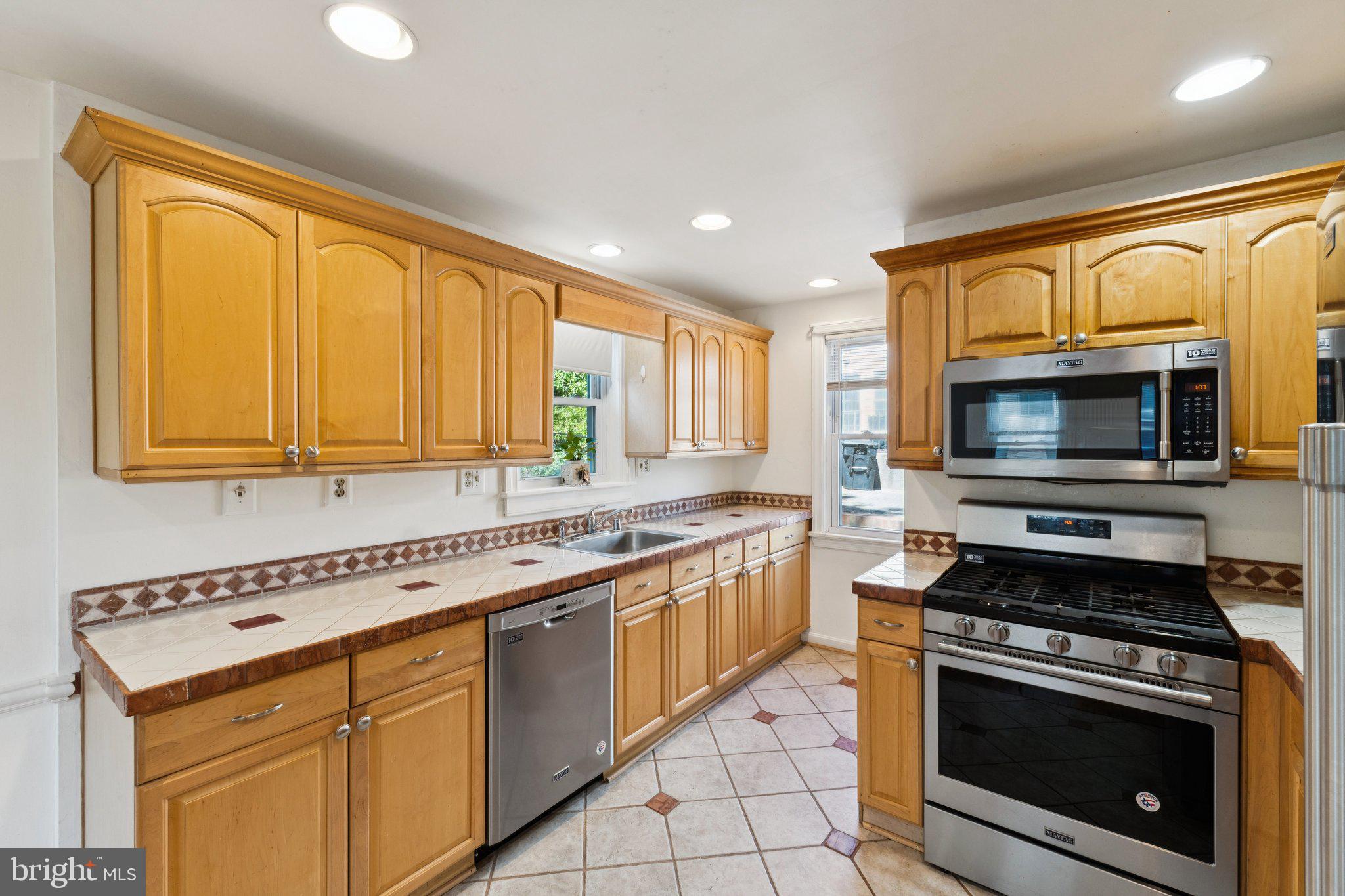 954 N LONGFELLOW STREET