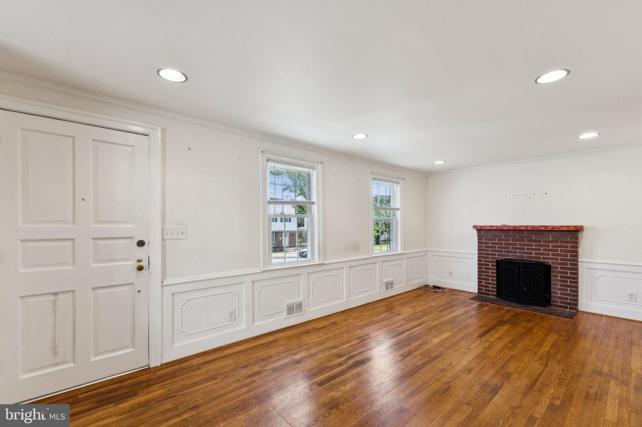 954 N LONGFELLOW STREET