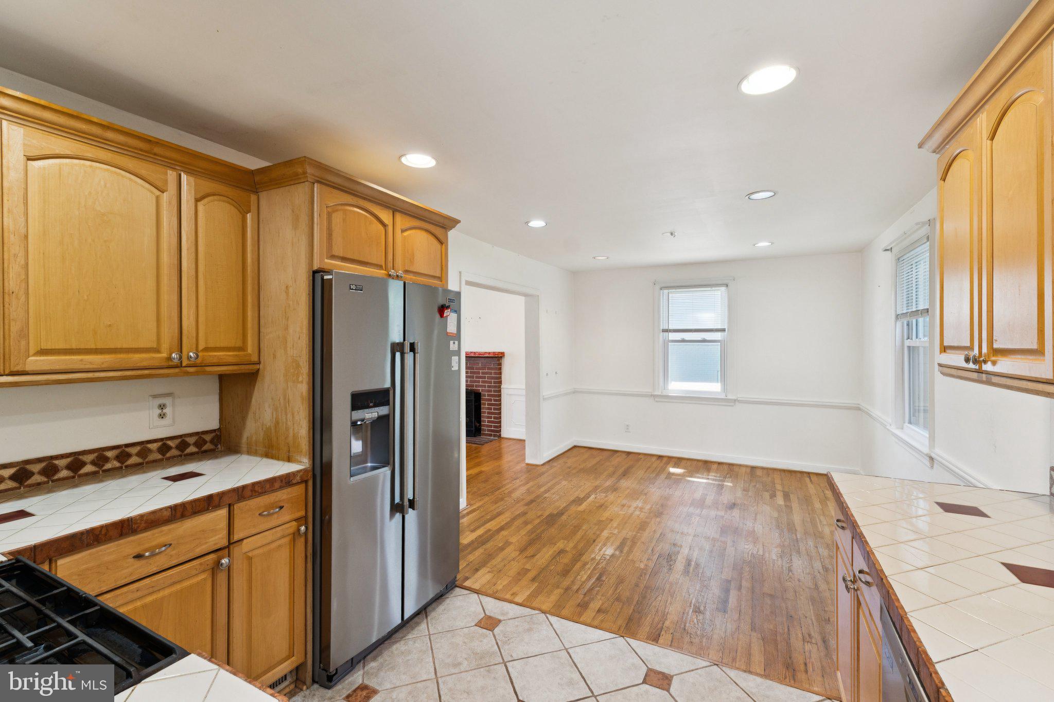 954 N LONGFELLOW STREET