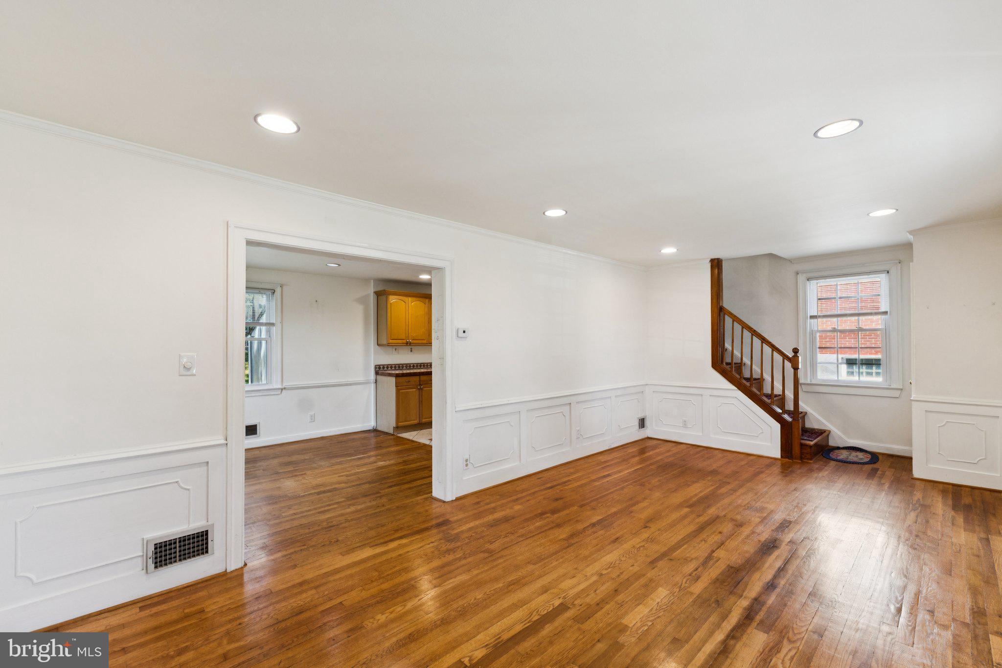 954 N LONGFELLOW STREET