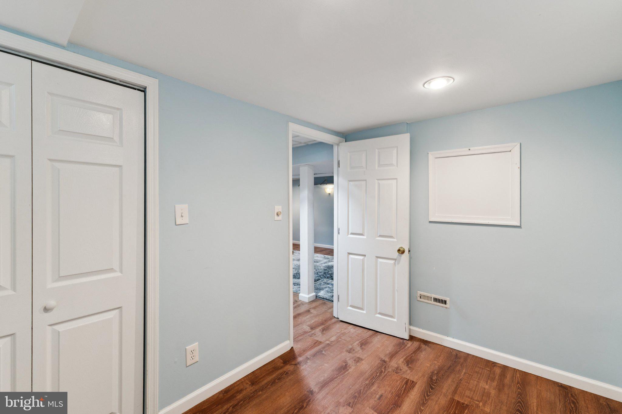 954 N LONGFELLOW STREET