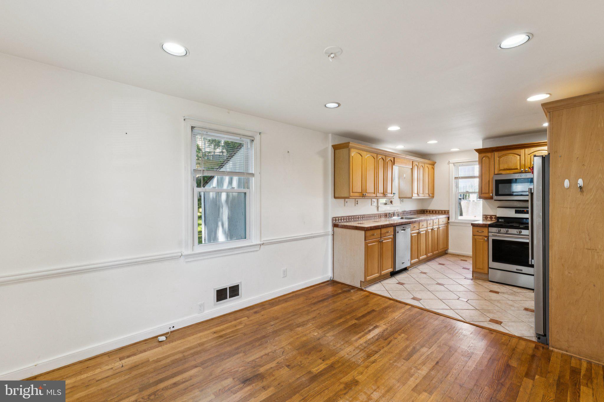 954 N LONGFELLOW STREET