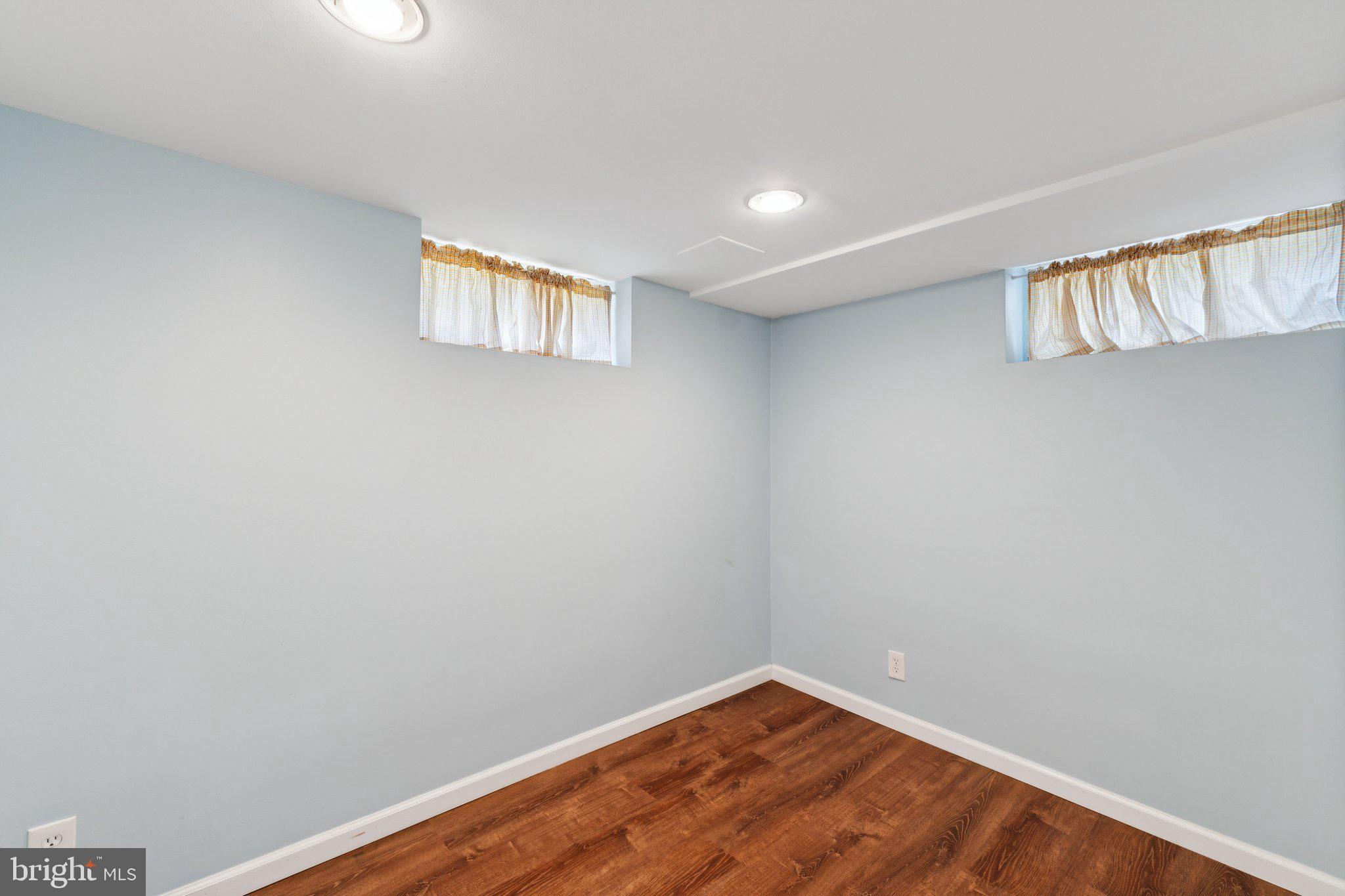 954 N LONGFELLOW STREET