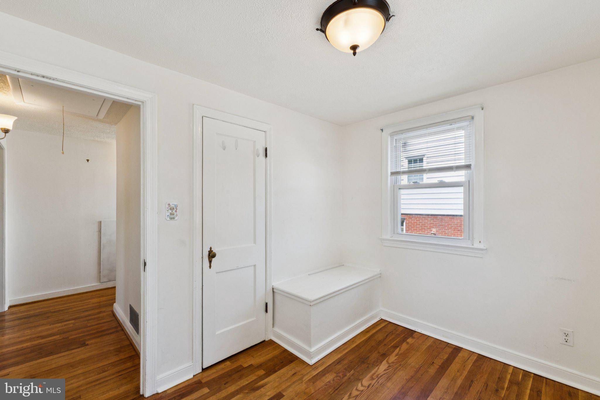 954 N LONGFELLOW STREET