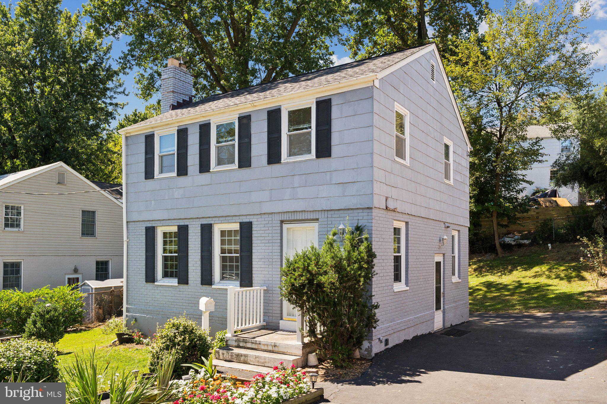 954 N LONGFELLOW STREET