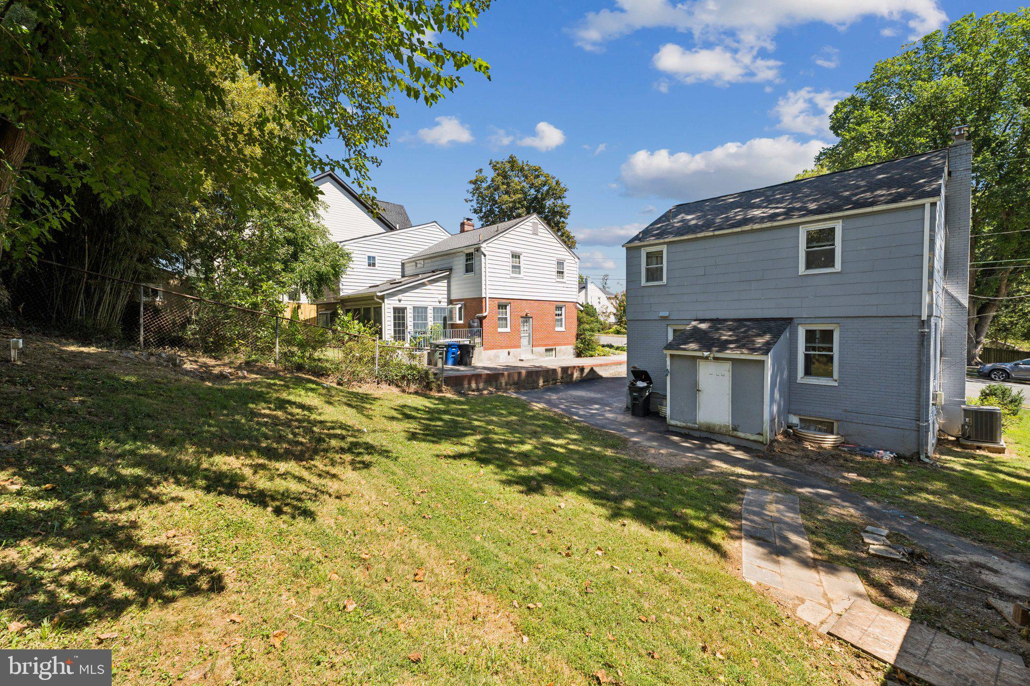 954 N LONGFELLOW STREET