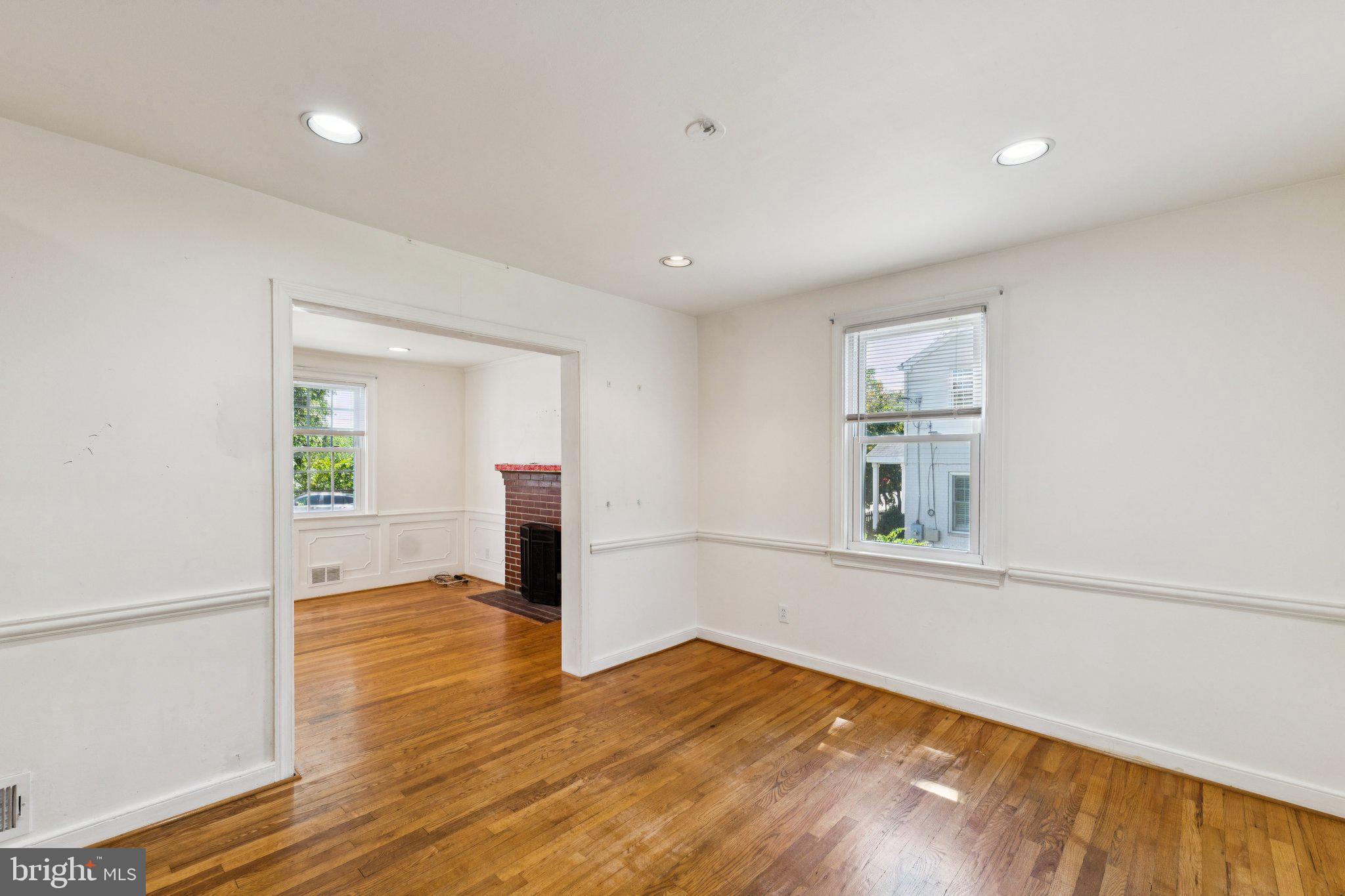 954 N LONGFELLOW STREET