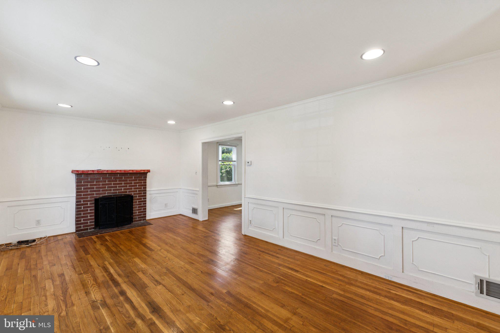 954 N LONGFELLOW STREET