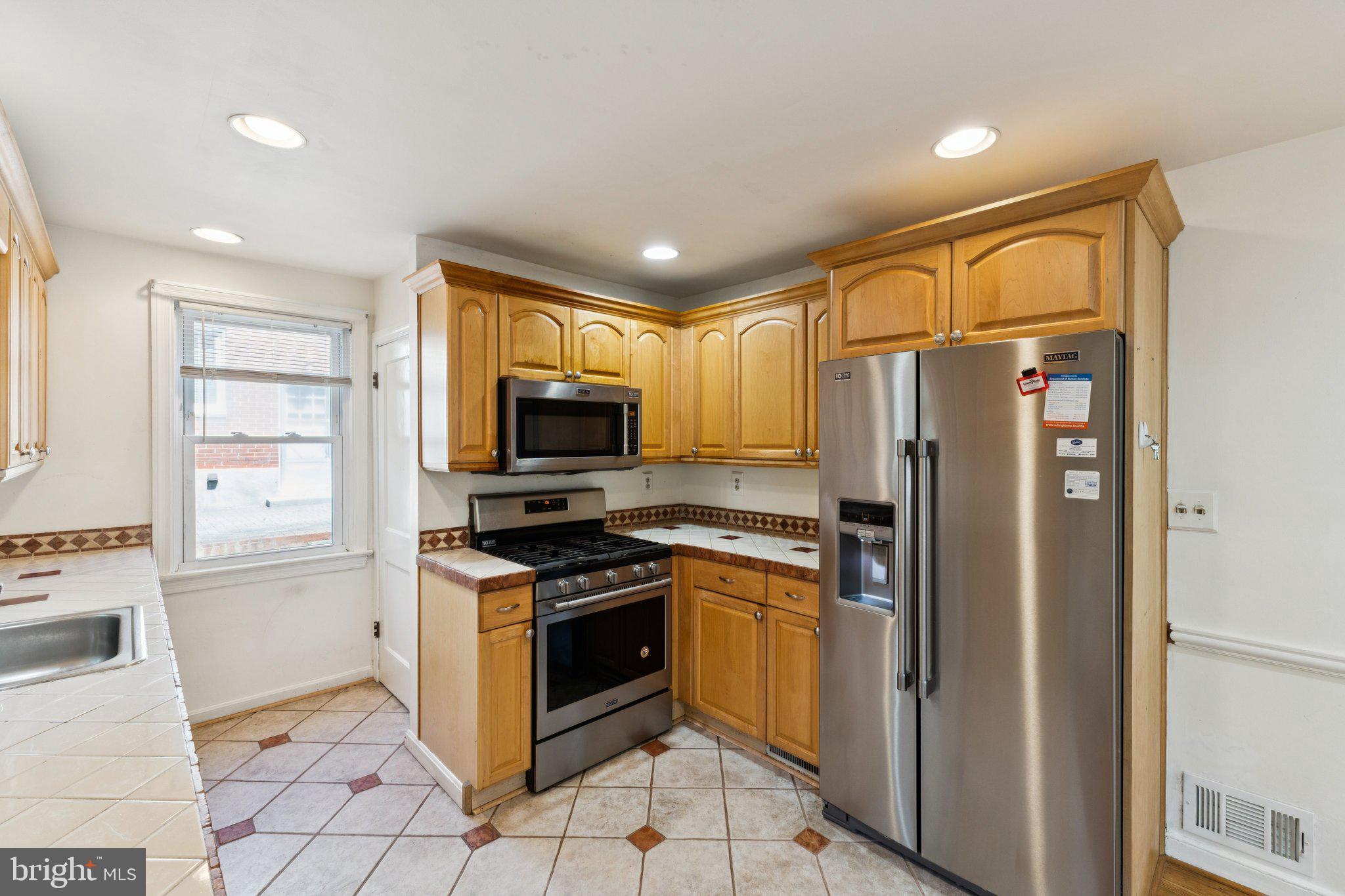 954 N LONGFELLOW STREET