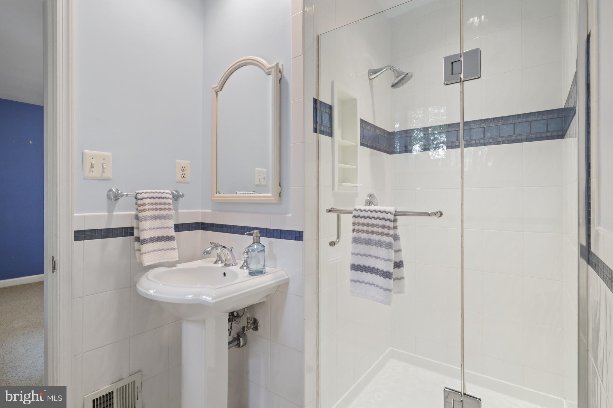 2822 N HARRISON STREET