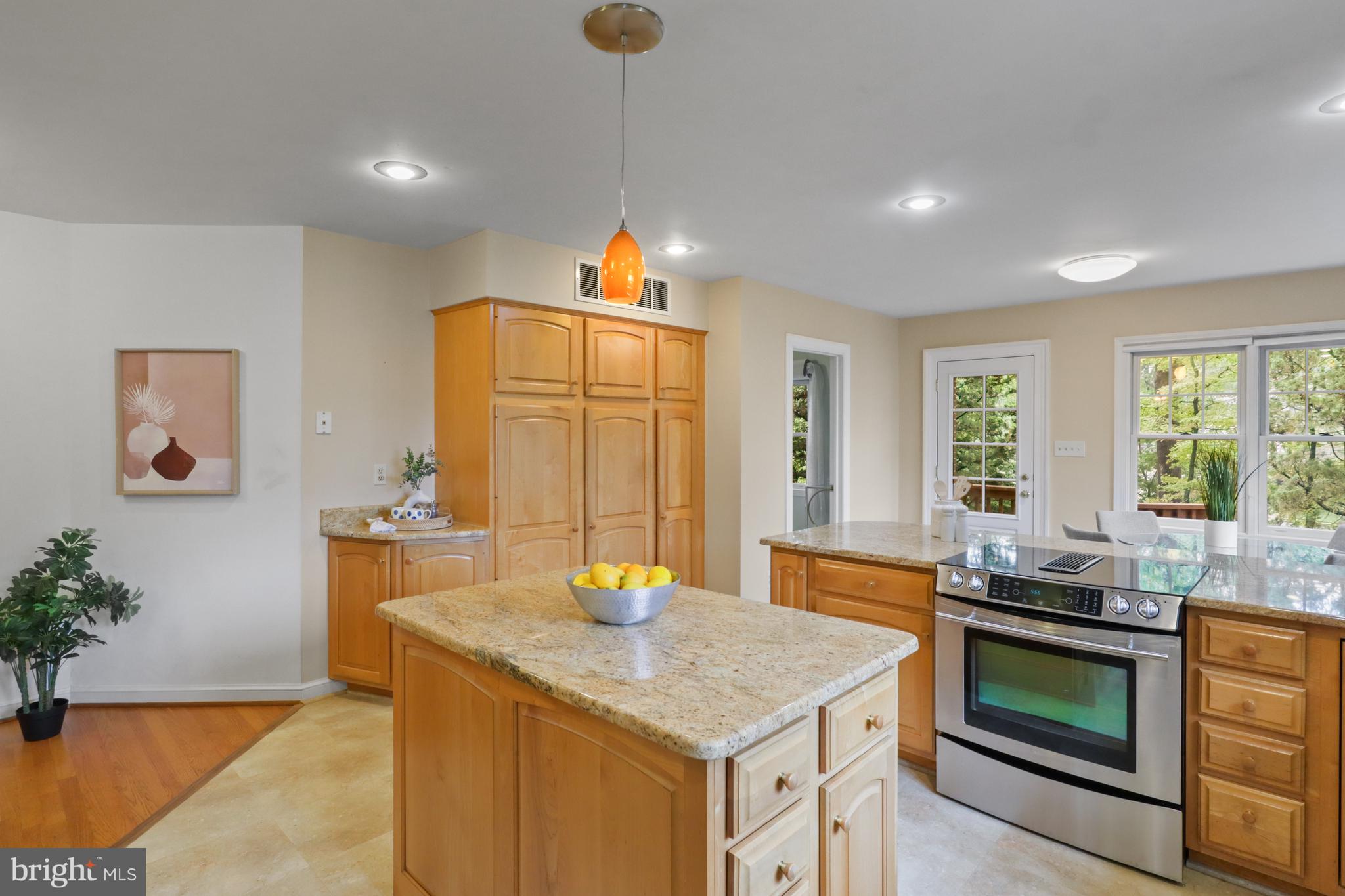 2822 N HARRISON STREET