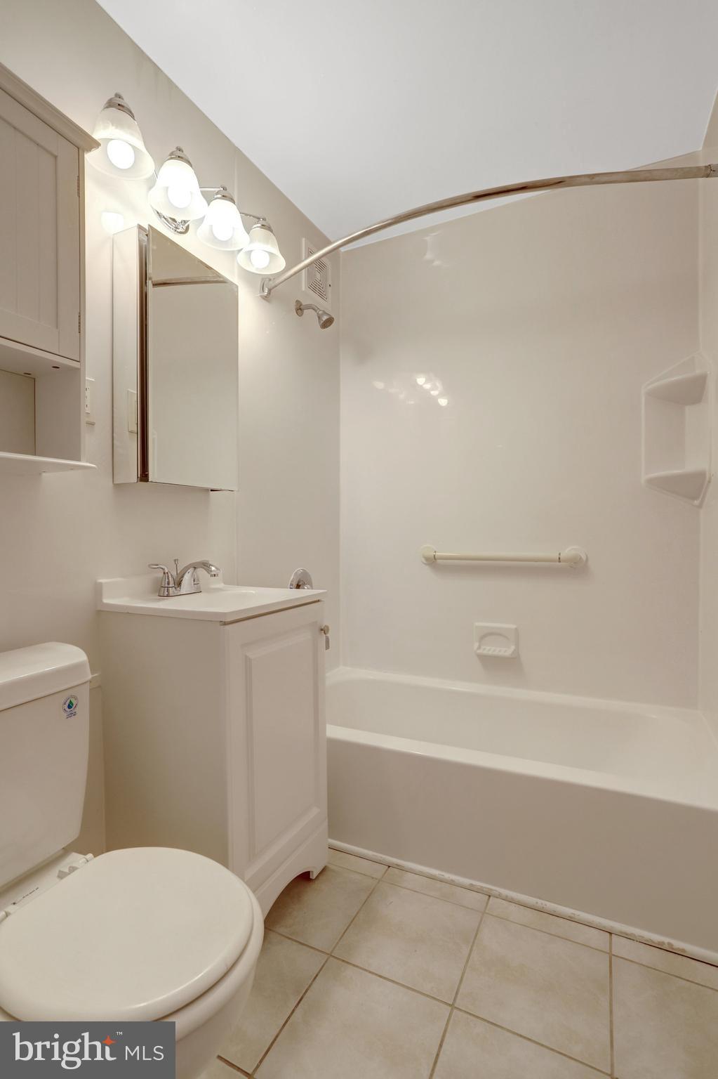 1021 ARLINGTON BOULEVARD E 905