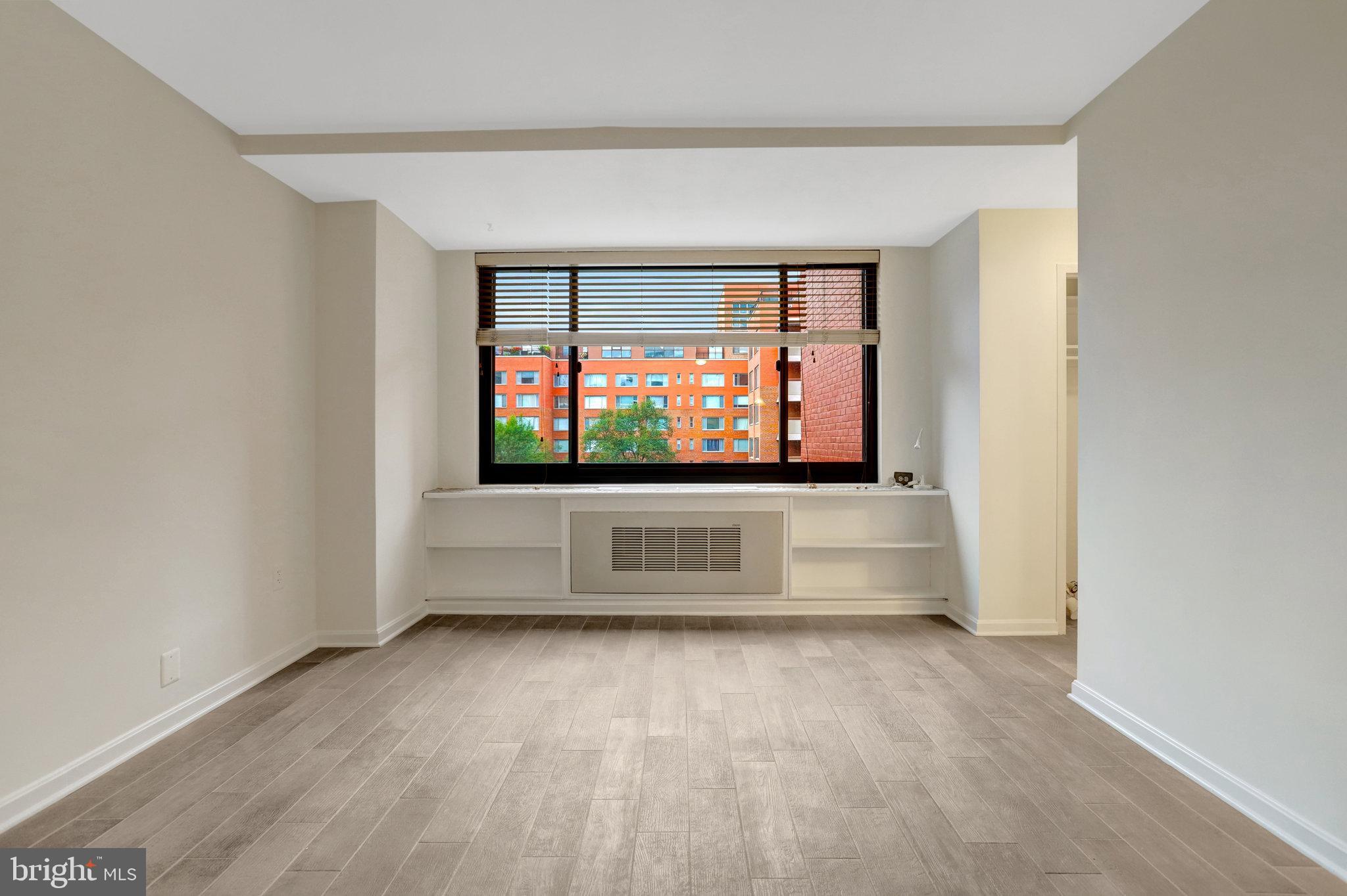 1021 ARLINGTON BOULEVARD E 905