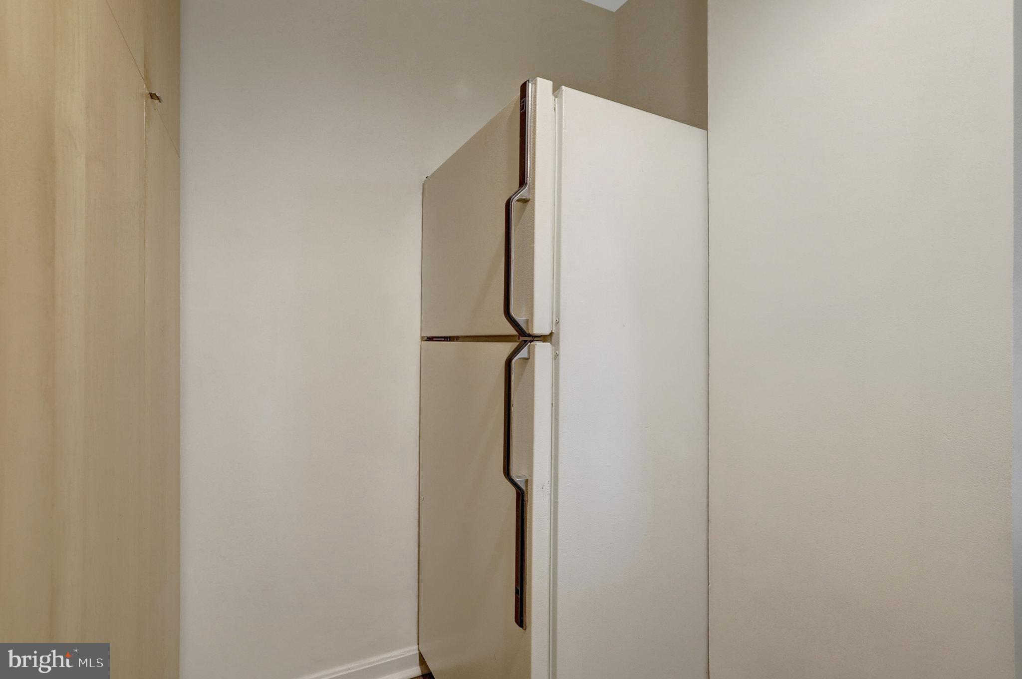 1021 ARLINGTON BOULEVARD E 905