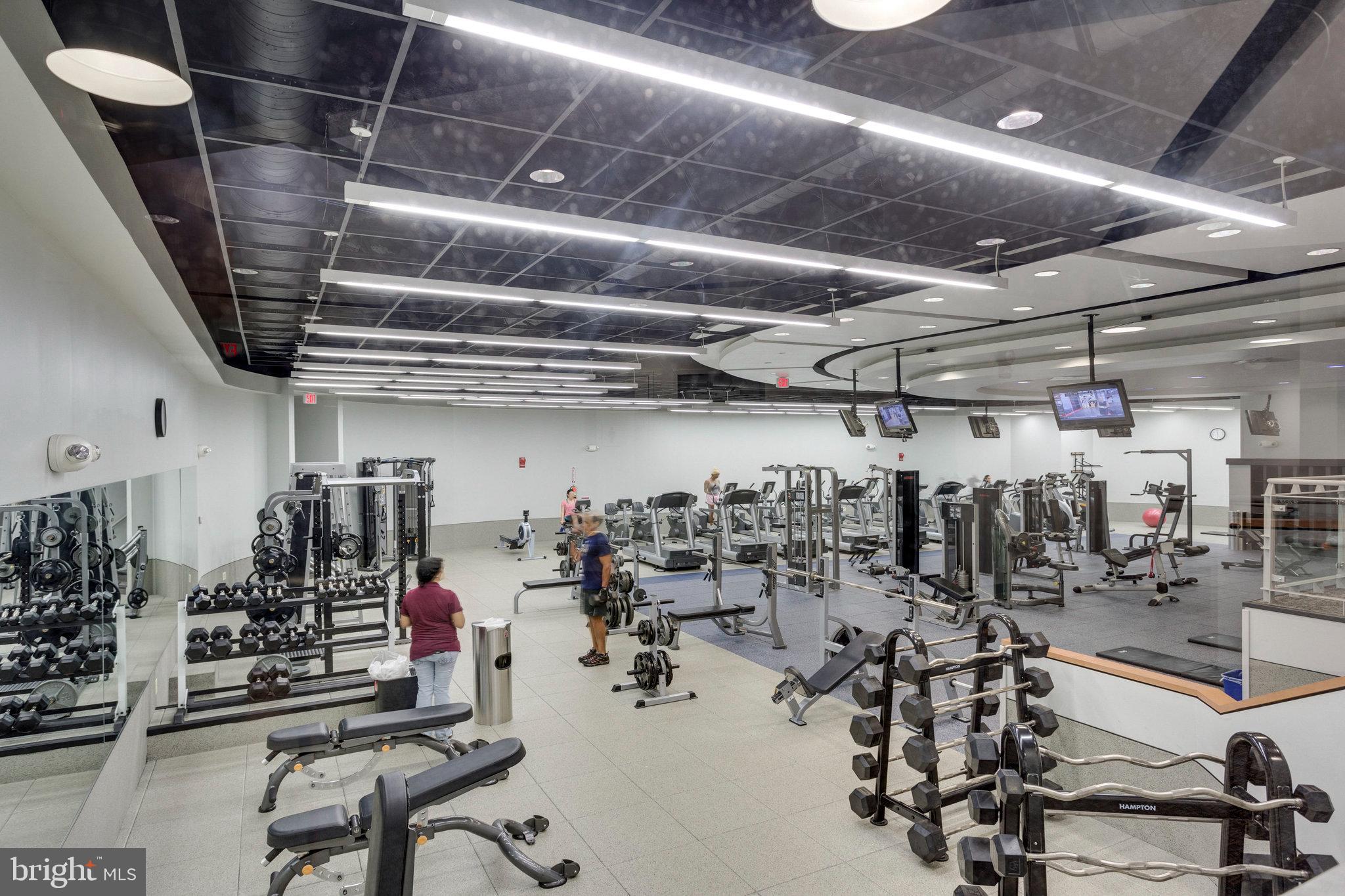 1021 ARLINGTON BOULEVARD E 905