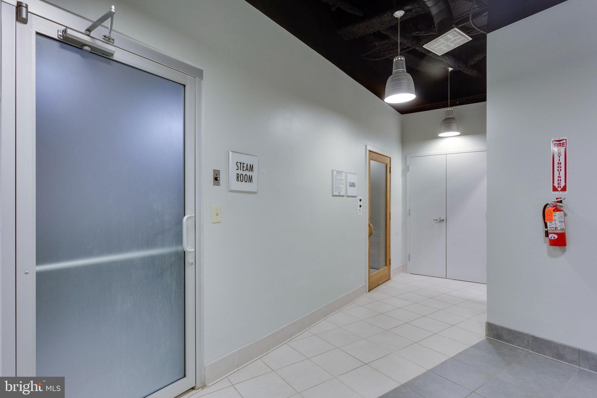 1021 ARLINGTON BOULEVARD E 905