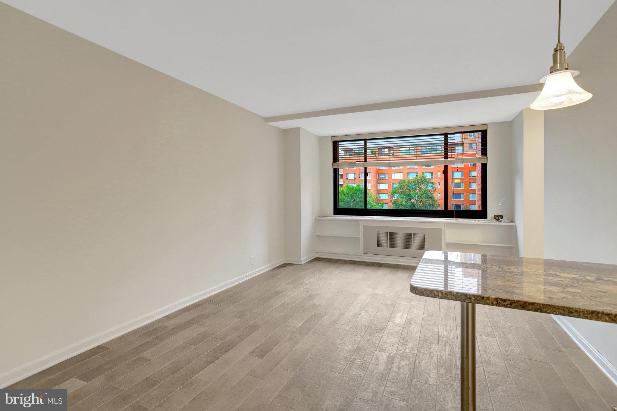 1021 ARLINGTON BOULEVARD E 905