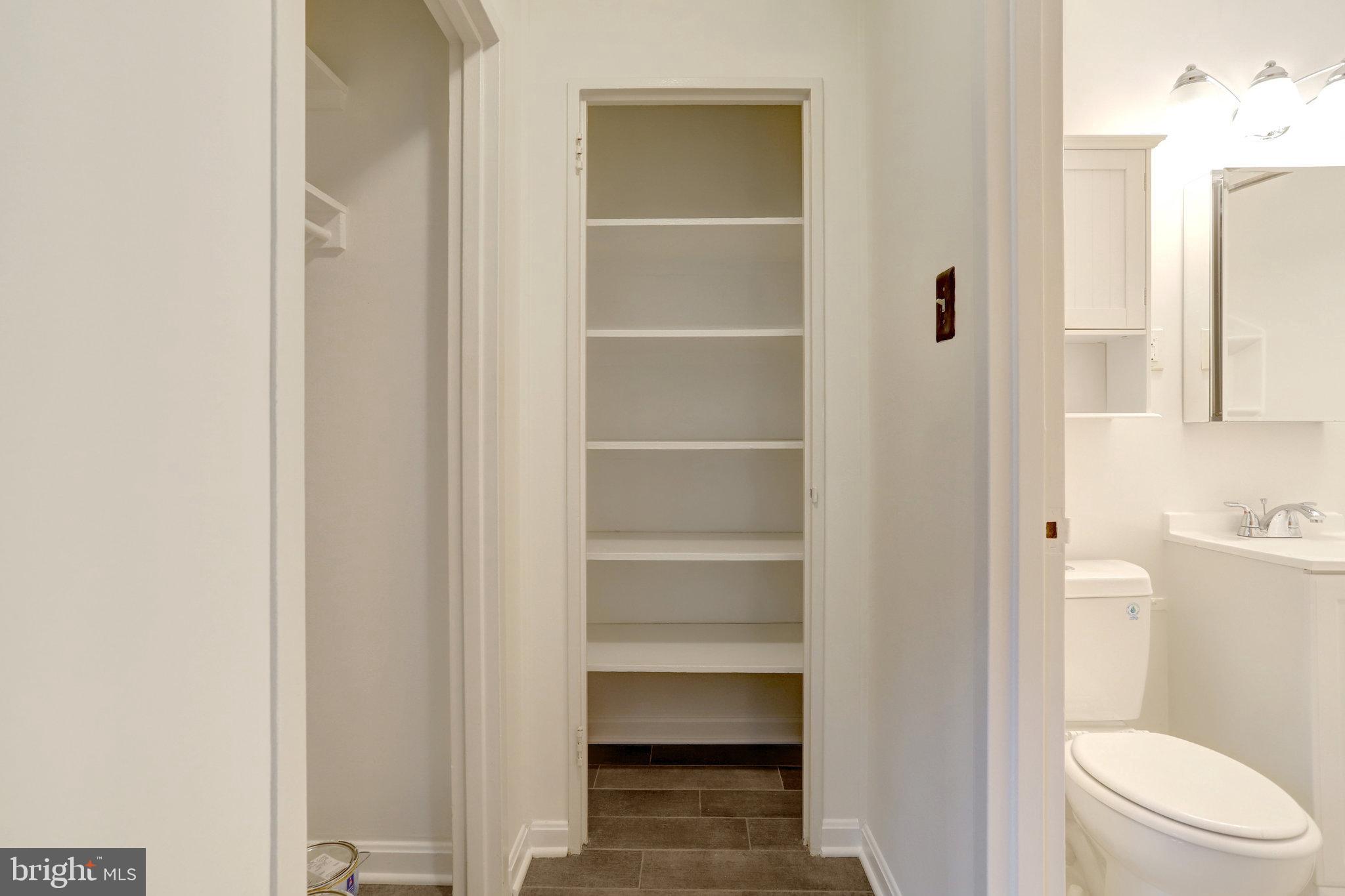 1021 ARLINGTON BOULEVARD E 905