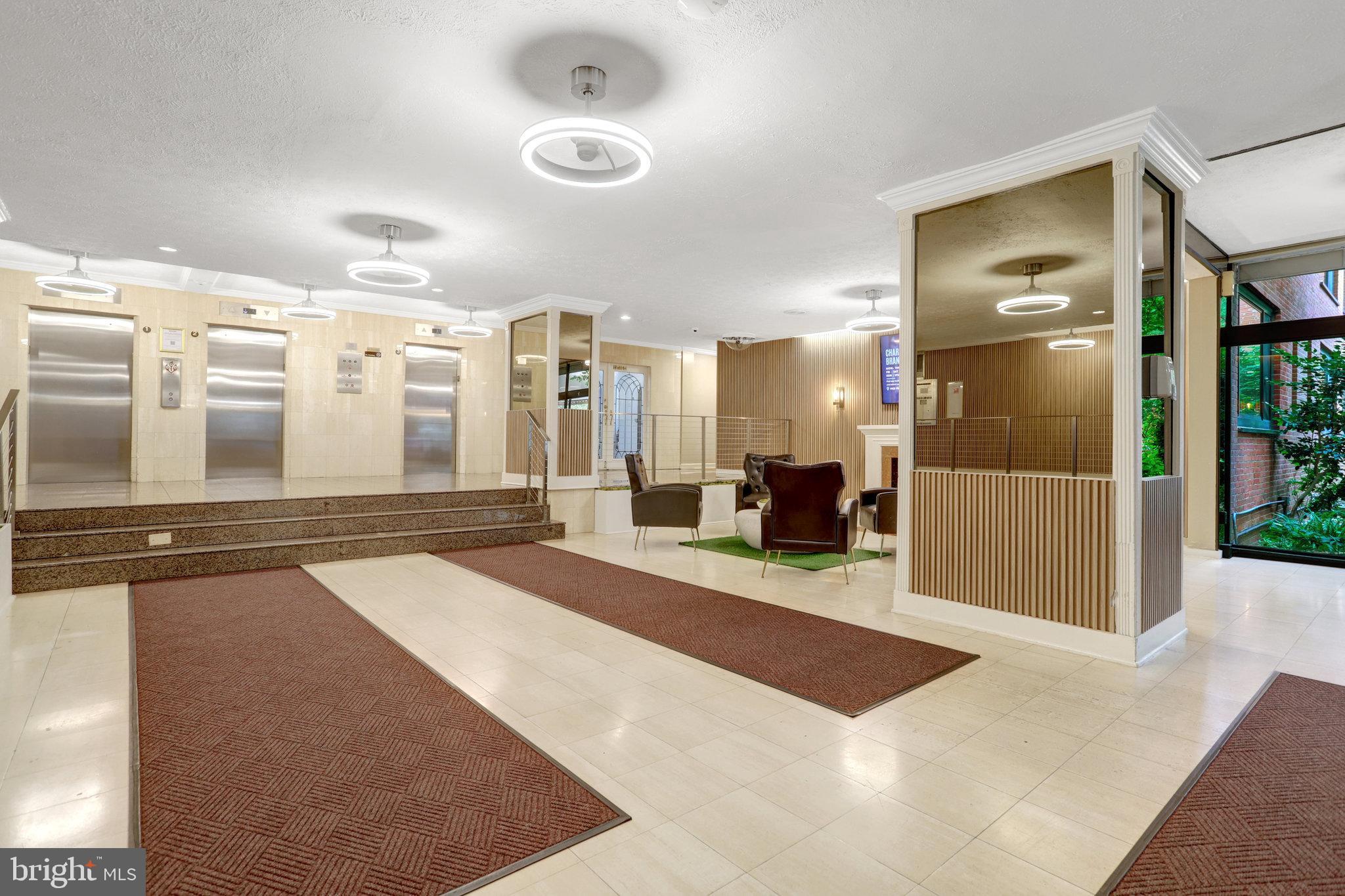 1021 ARLINGTON BOULEVARD E 905