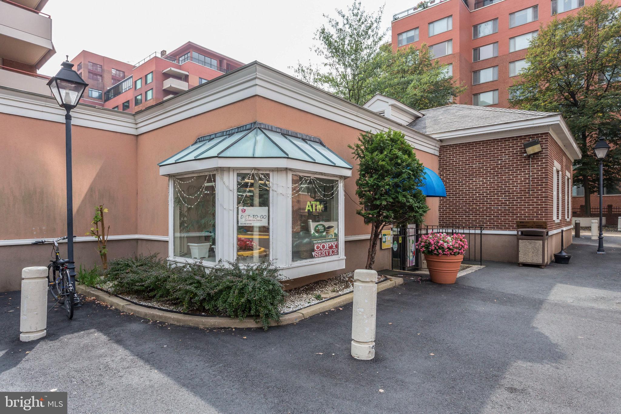 1021 ARLINGTON BOULEVARD E 905