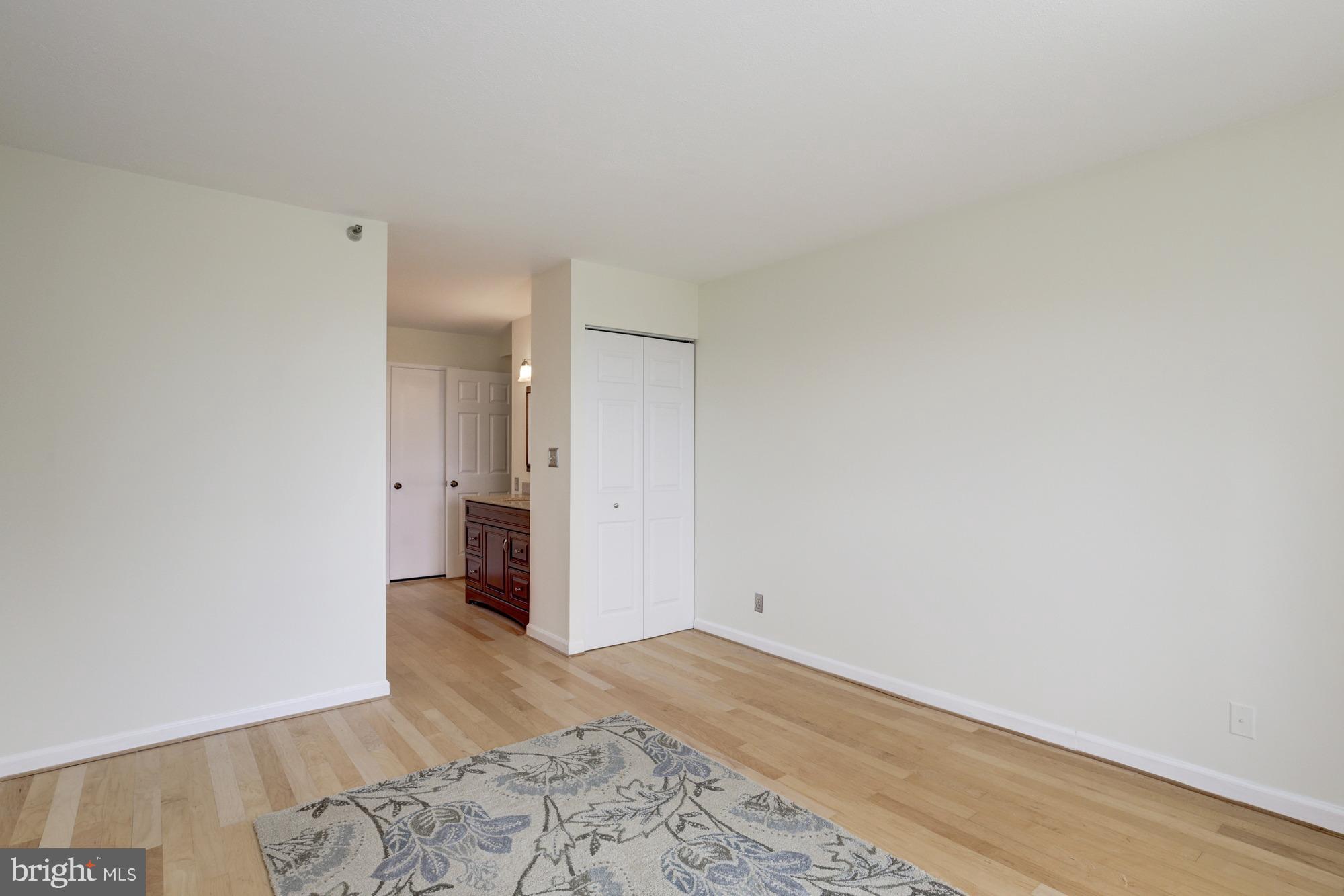 1600 OAK STREET N 1407