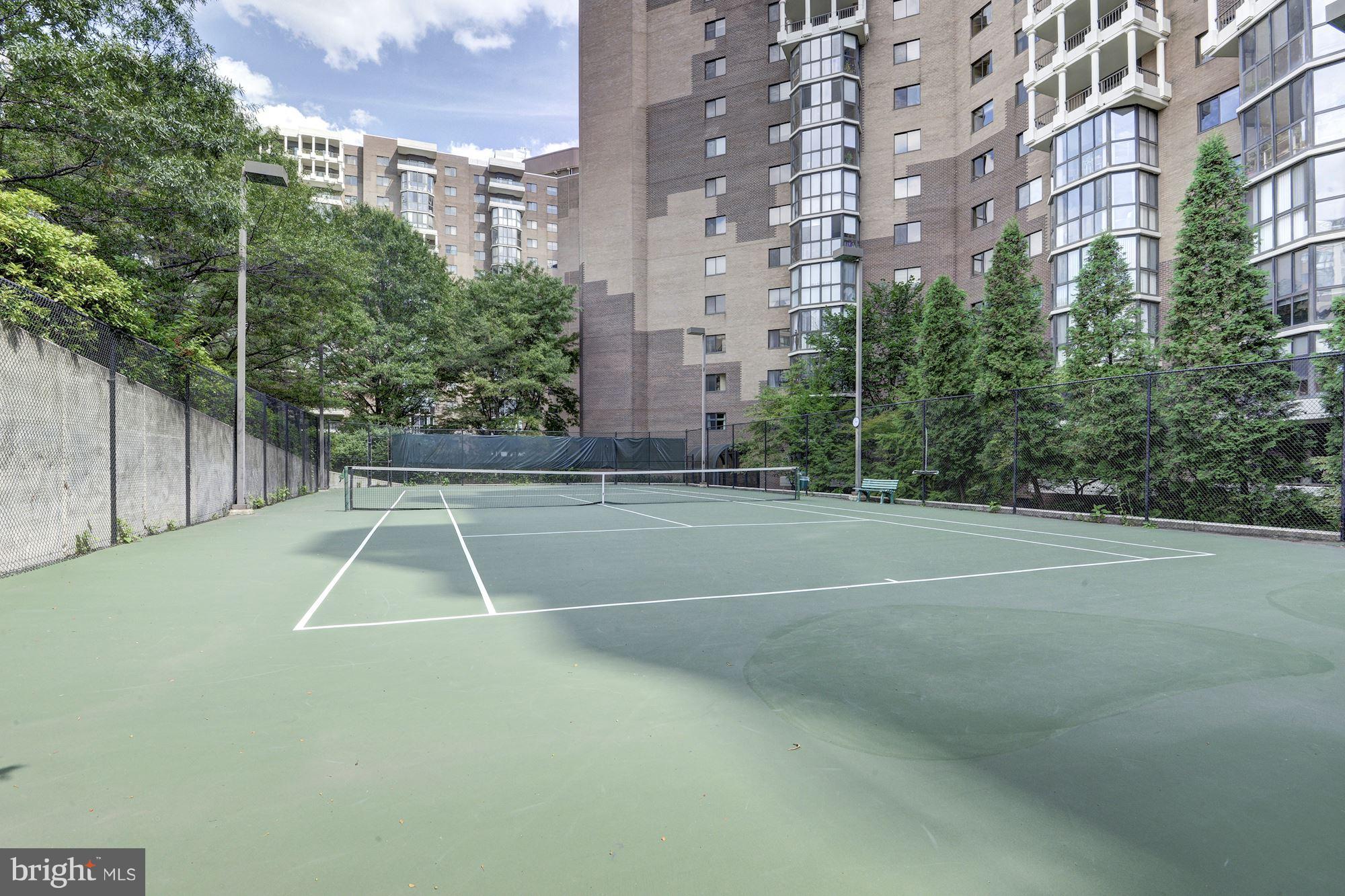 1600 OAK STREET N 1407