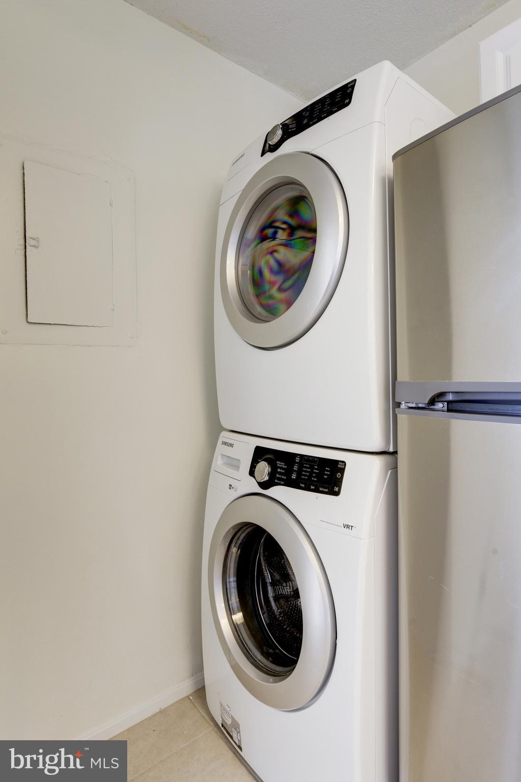 1600 OAK STREET N 1407