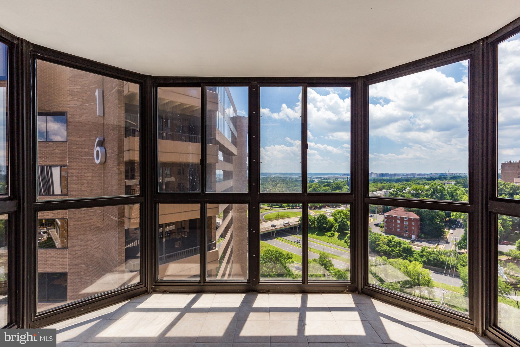 1600 OAK STREET N 1407