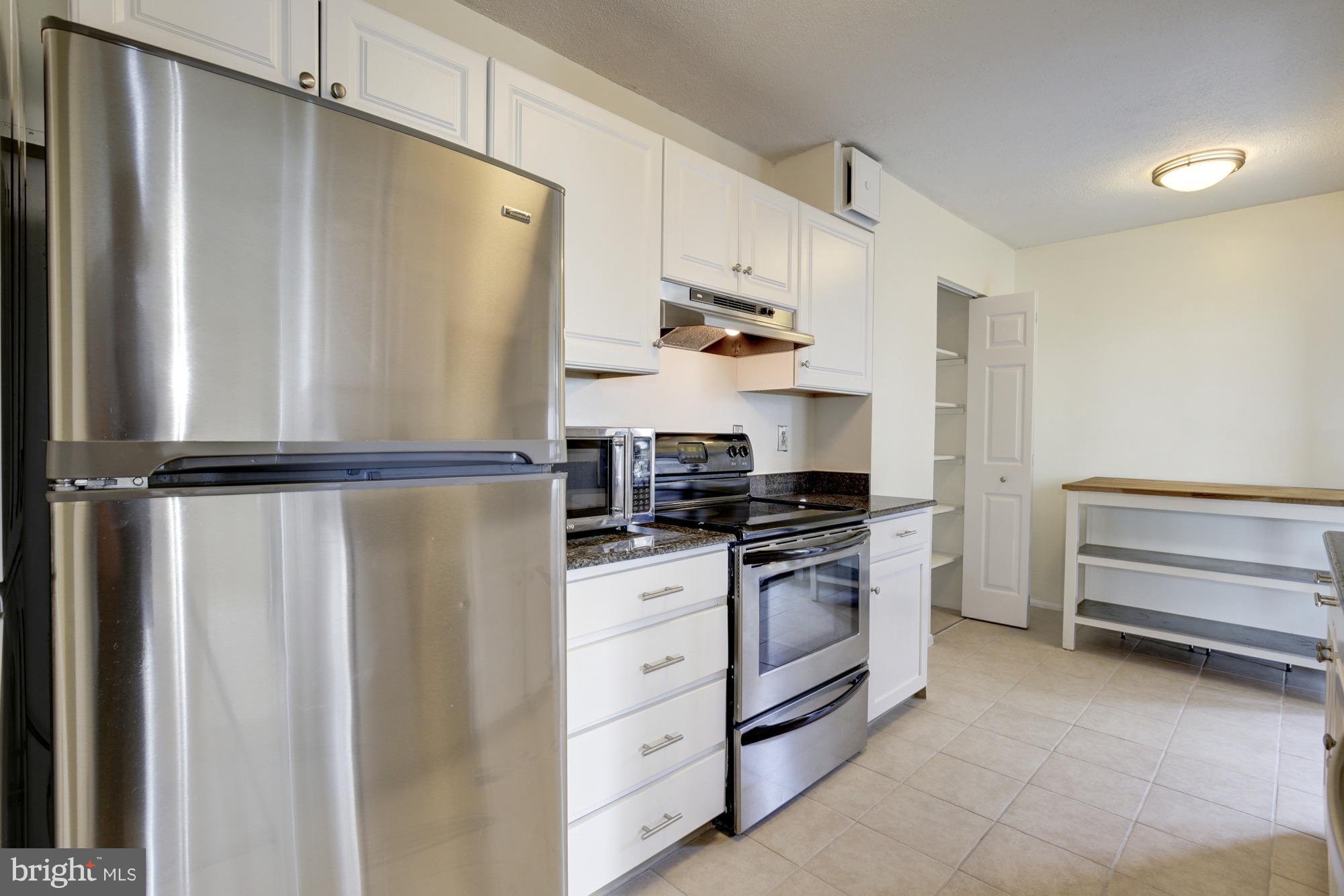 1600 OAK STREET N 1407