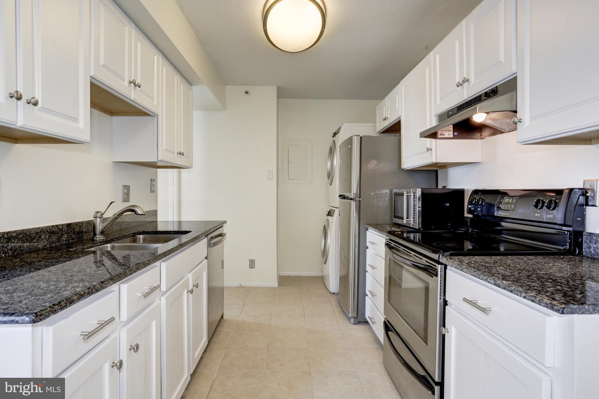 1600 OAK STREET N 1407