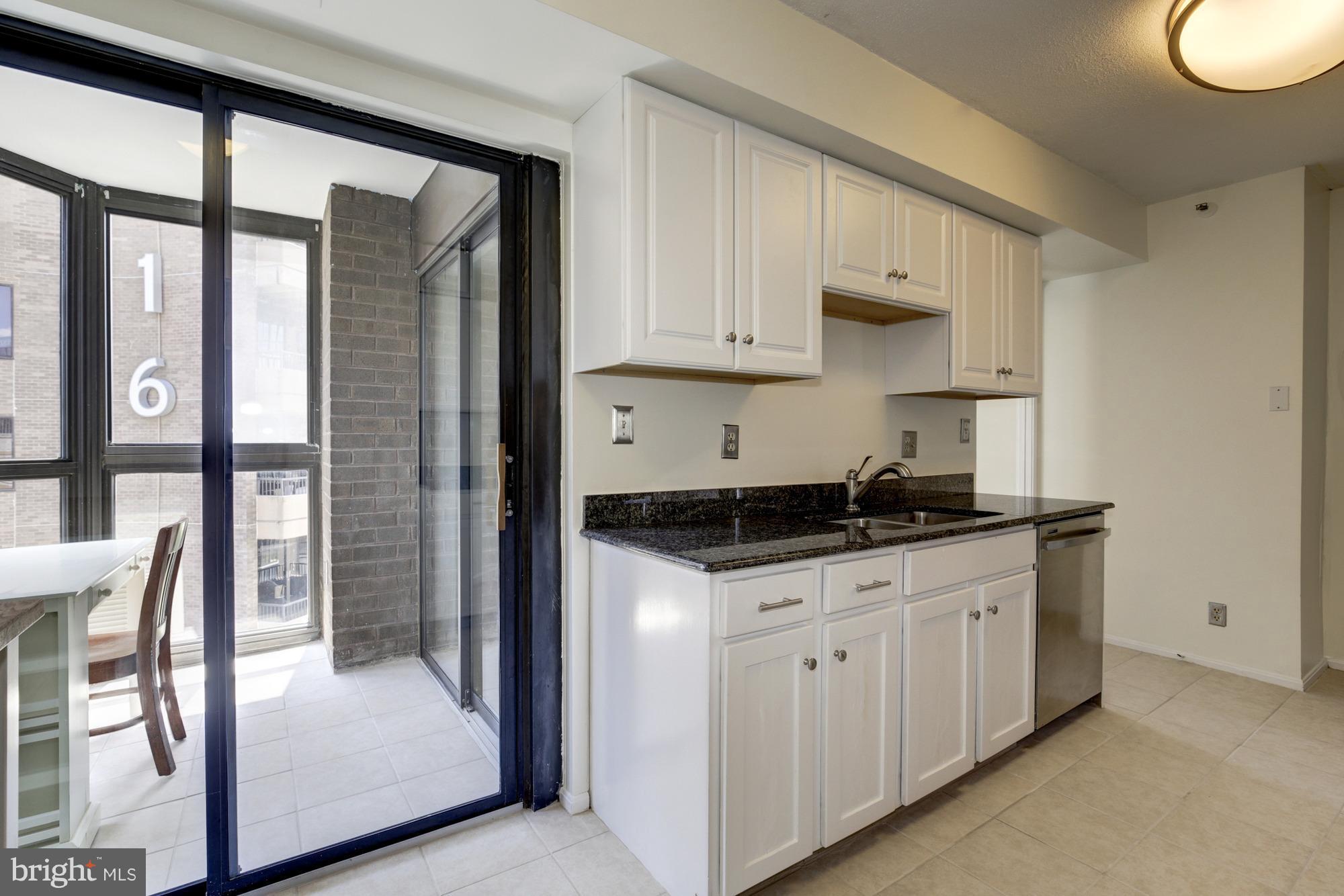 1600 OAK STREET N 1407