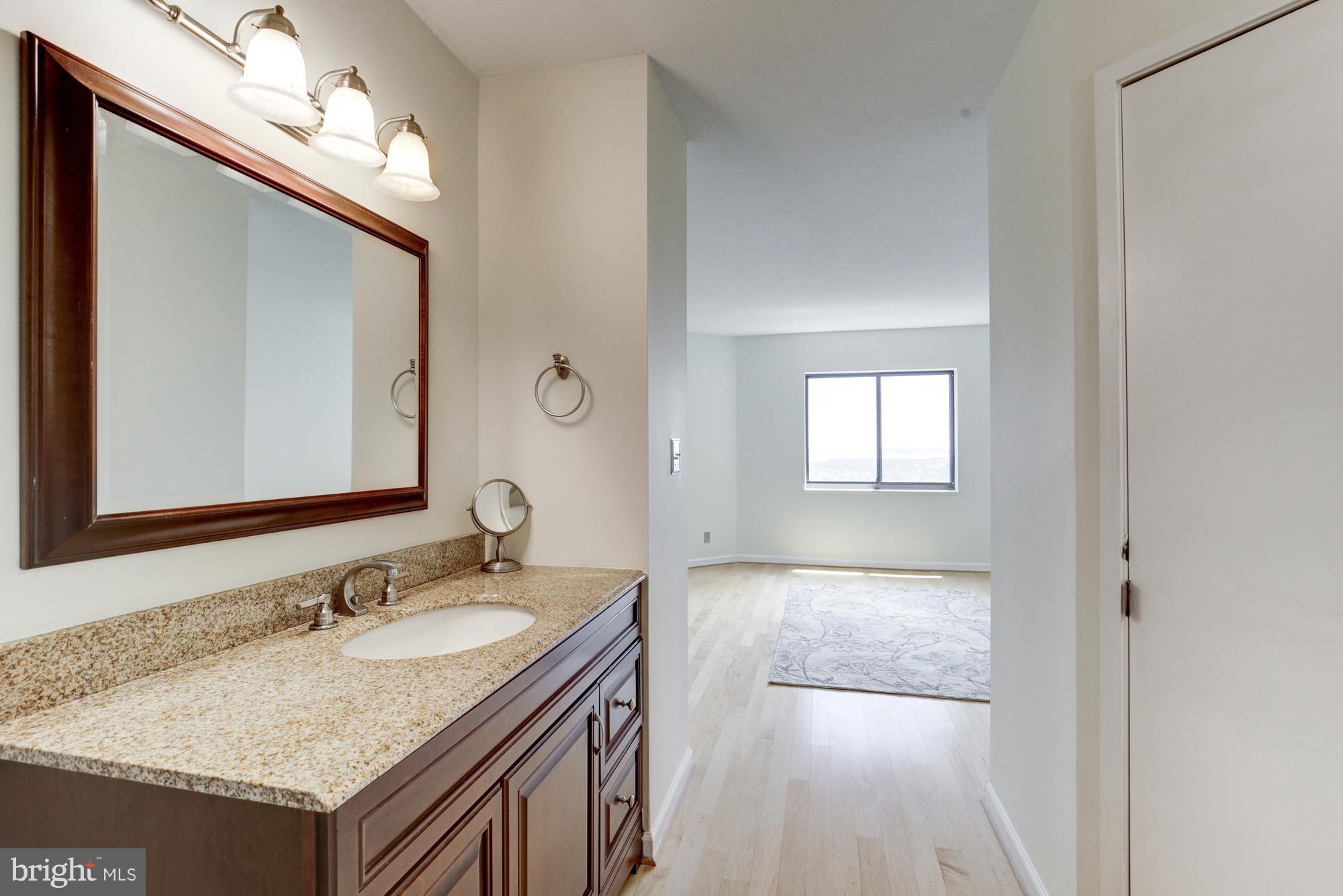 1600 OAK STREET N 1407