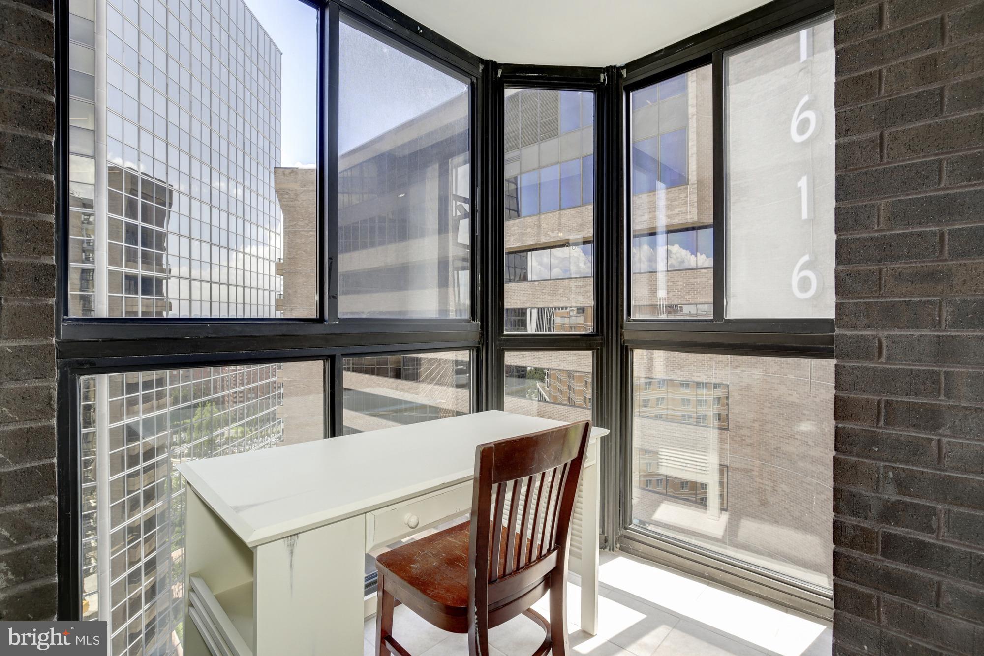 1600 OAK STREET N 1407