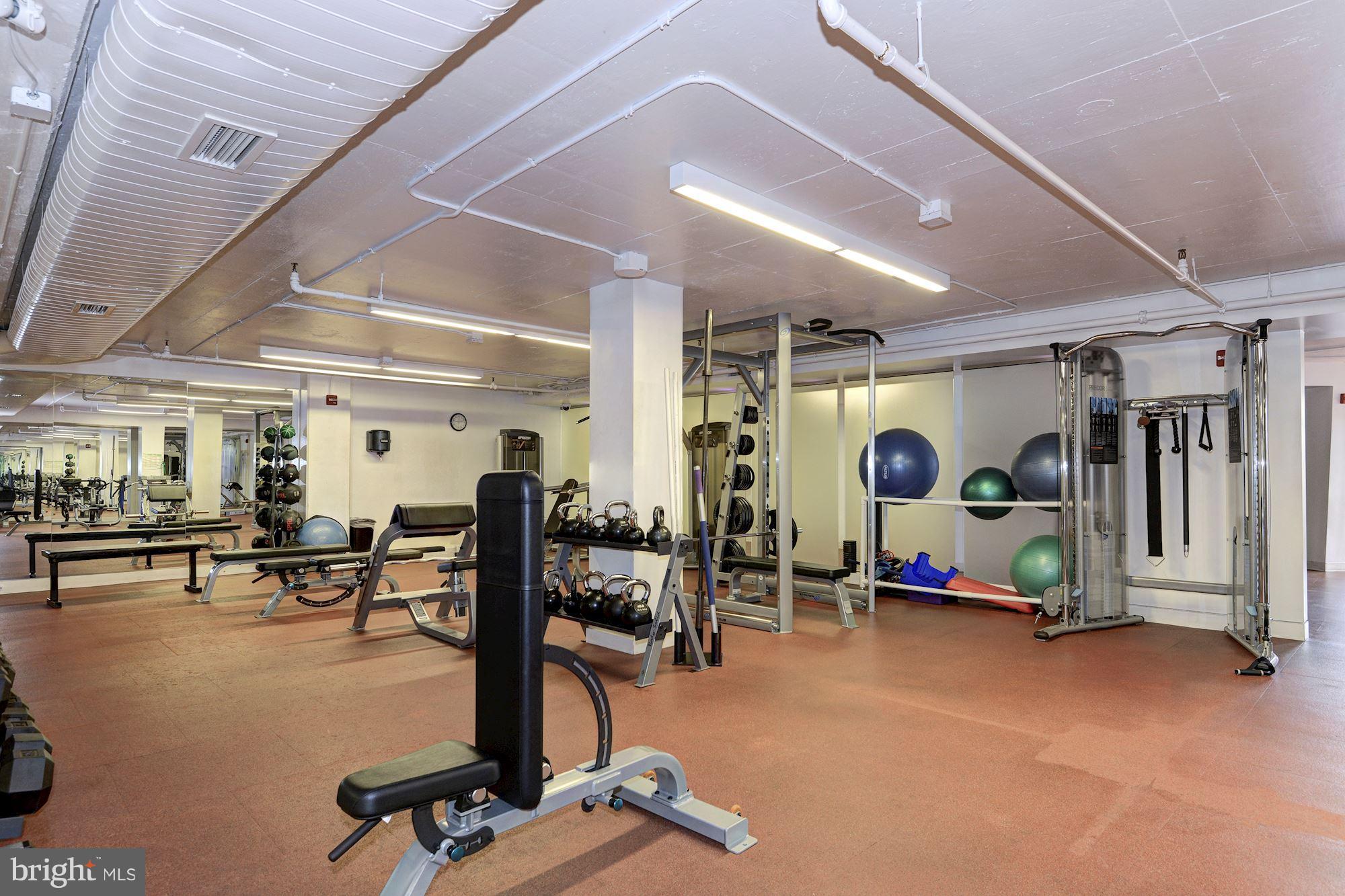 1600 OAK STREET N 1407