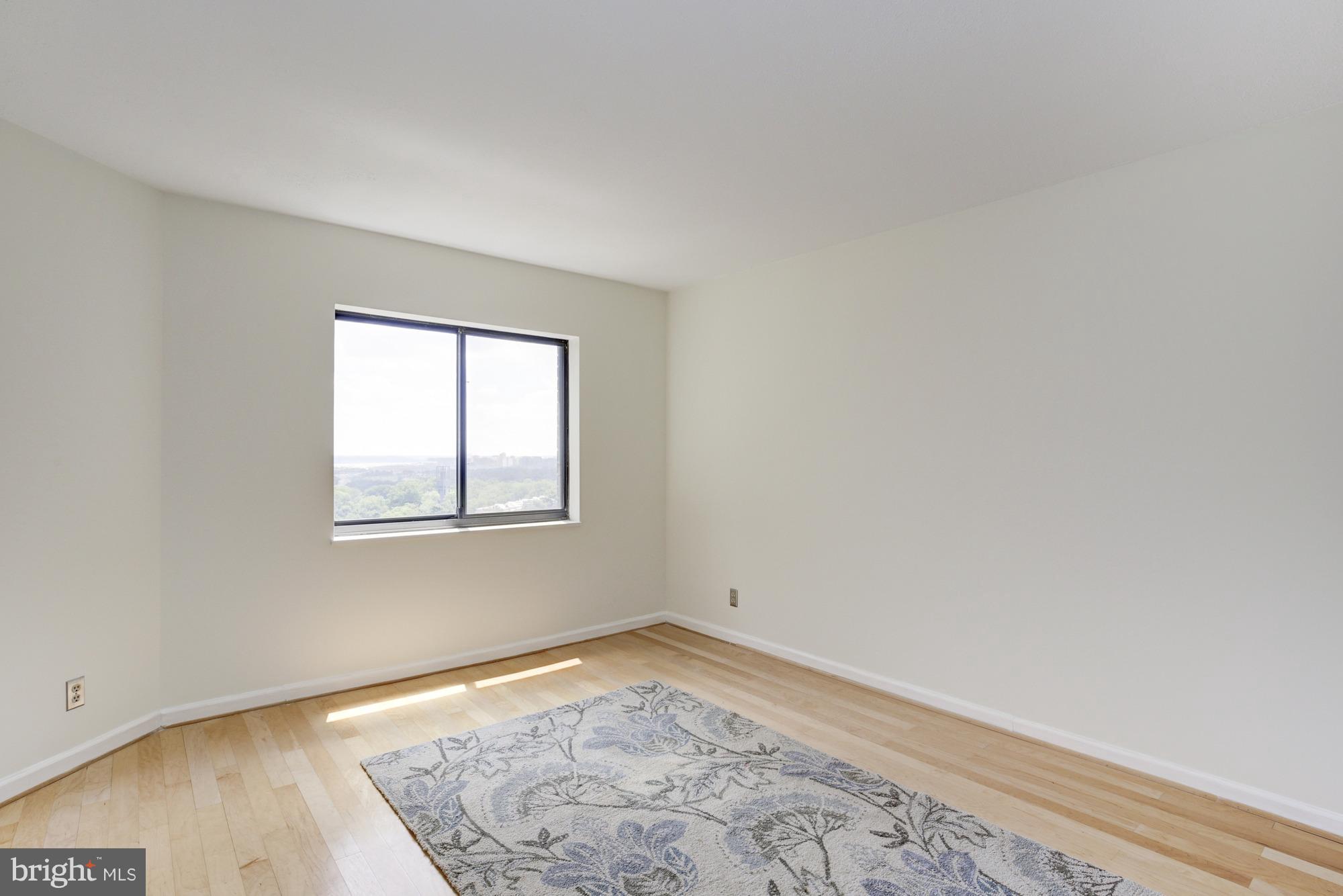 1600 OAK STREET N 1407