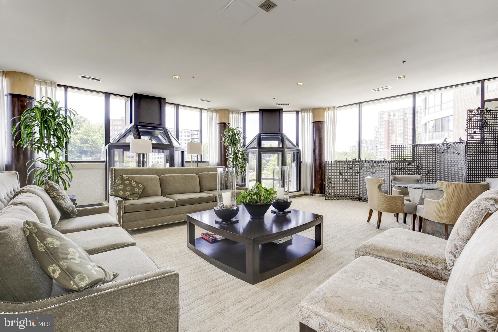 1600 OAK STREET N 1407